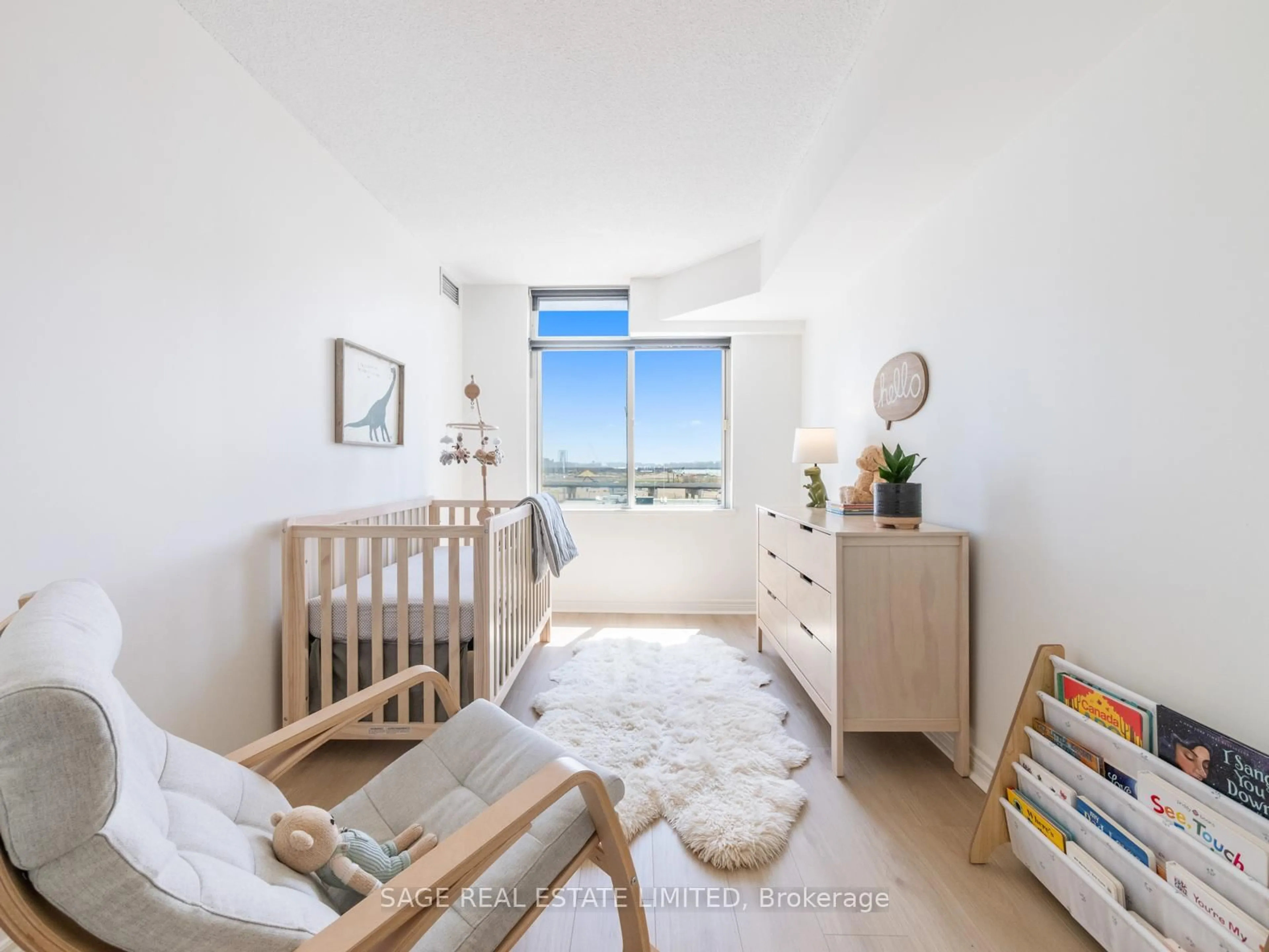 A pic of a room for 70 Mill St #909, Toronto Ontario M5A 4R1