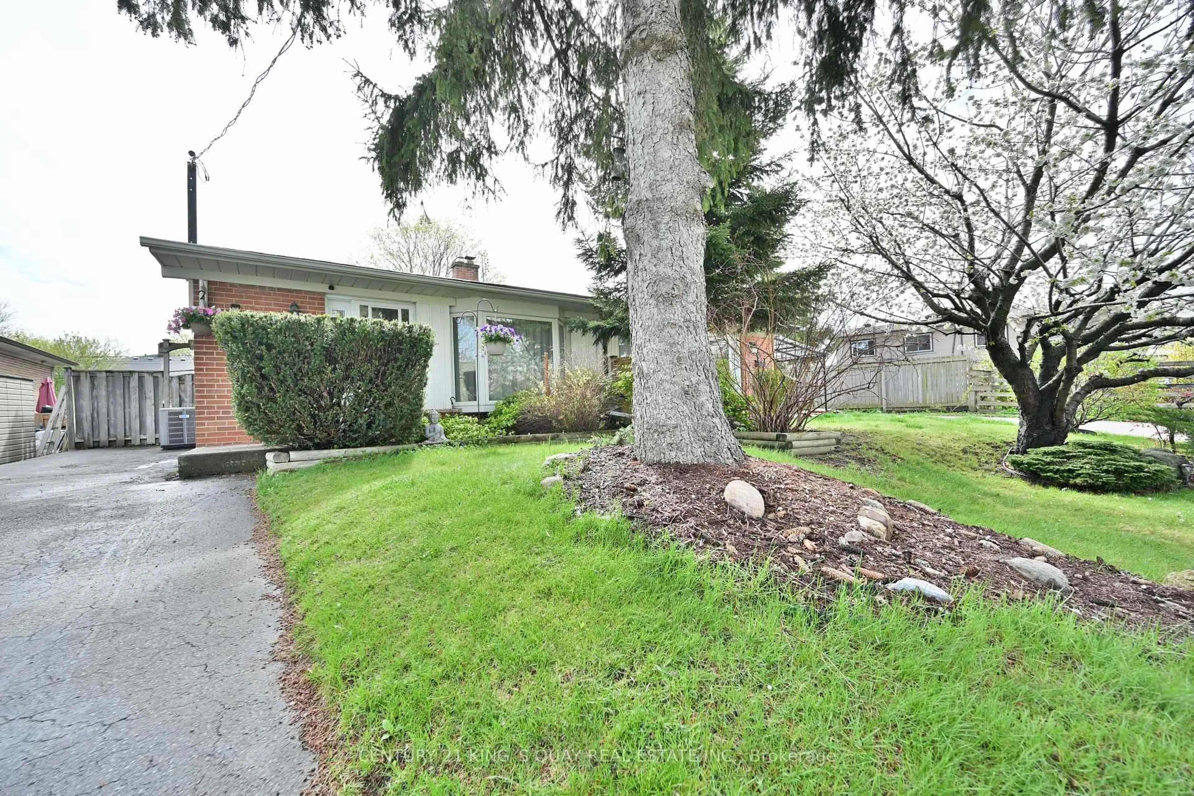 Patio, street for 10 Billington Cres, Toronto Ontario M3A 2G6