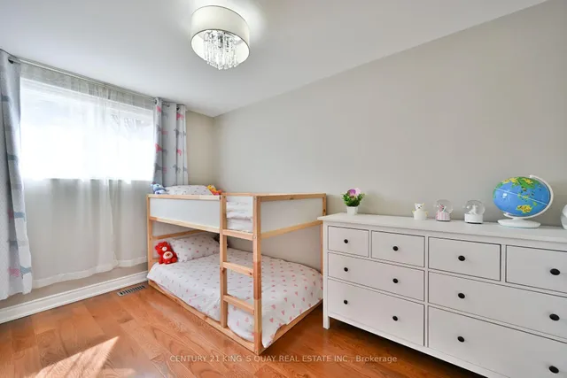 Additional property image - 10 Billington Cres