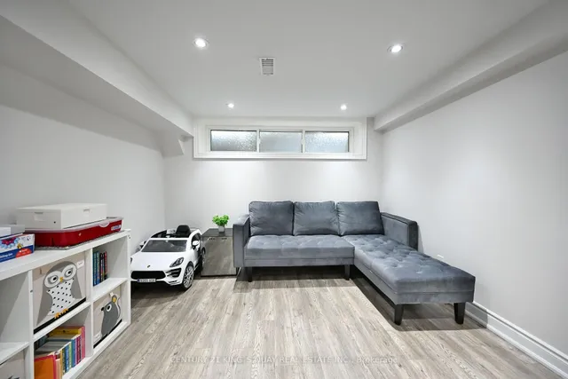 Additional property image - 10 Billington Cres