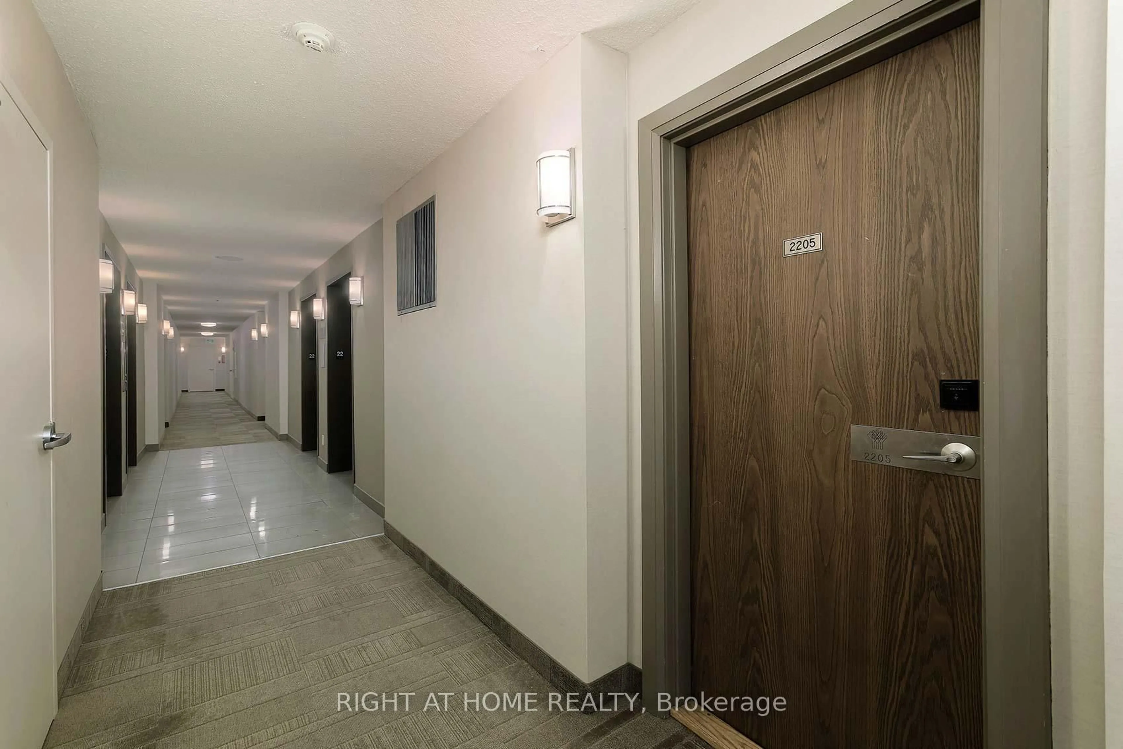 Indoor foyer for 133 Torresdale Ave #2205, Toronto Ontario M2R 3T2
