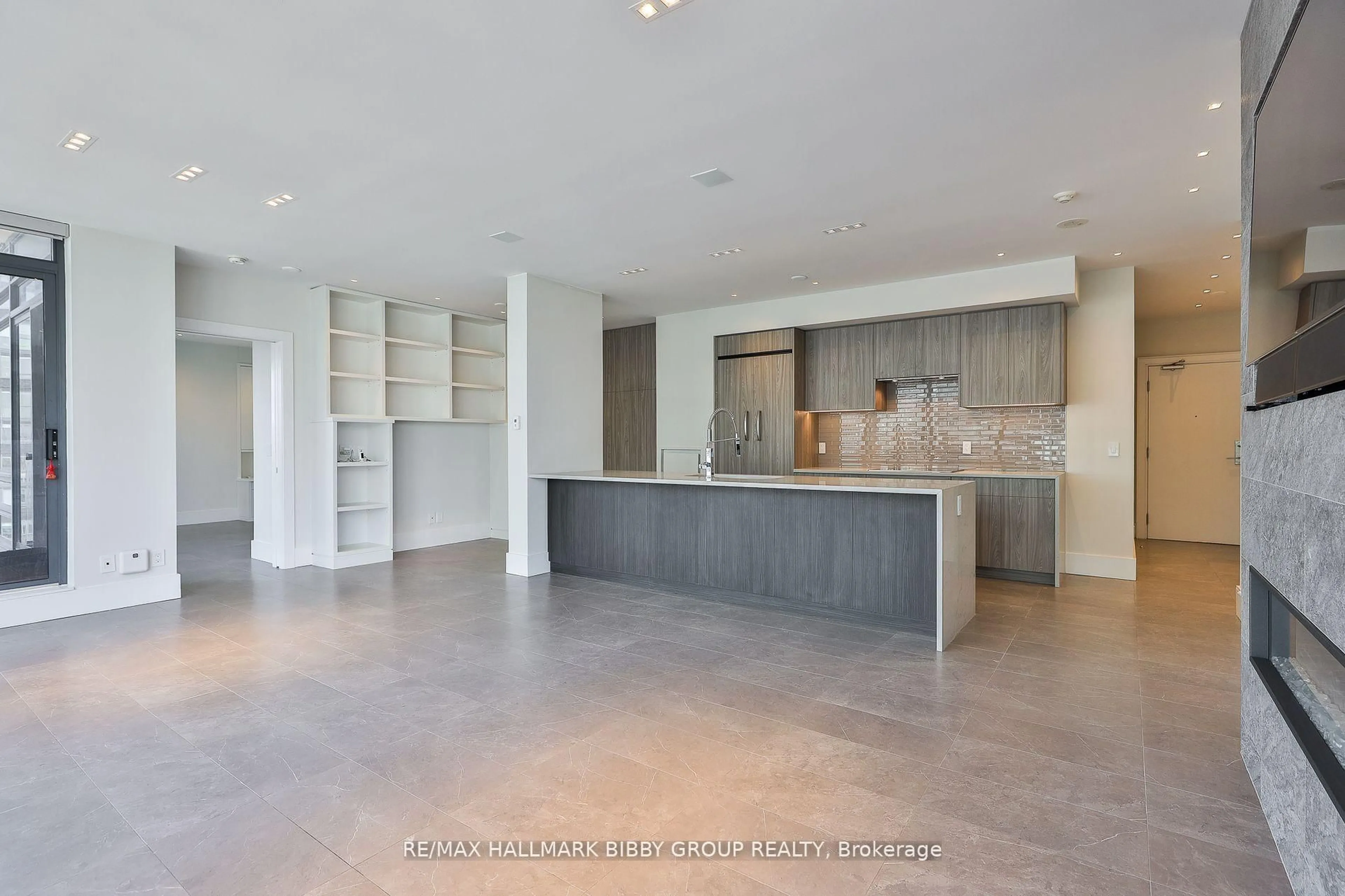 Open concept kitchen, unknown for 438 King St #2101, Toronto Ontario M5V 3T9