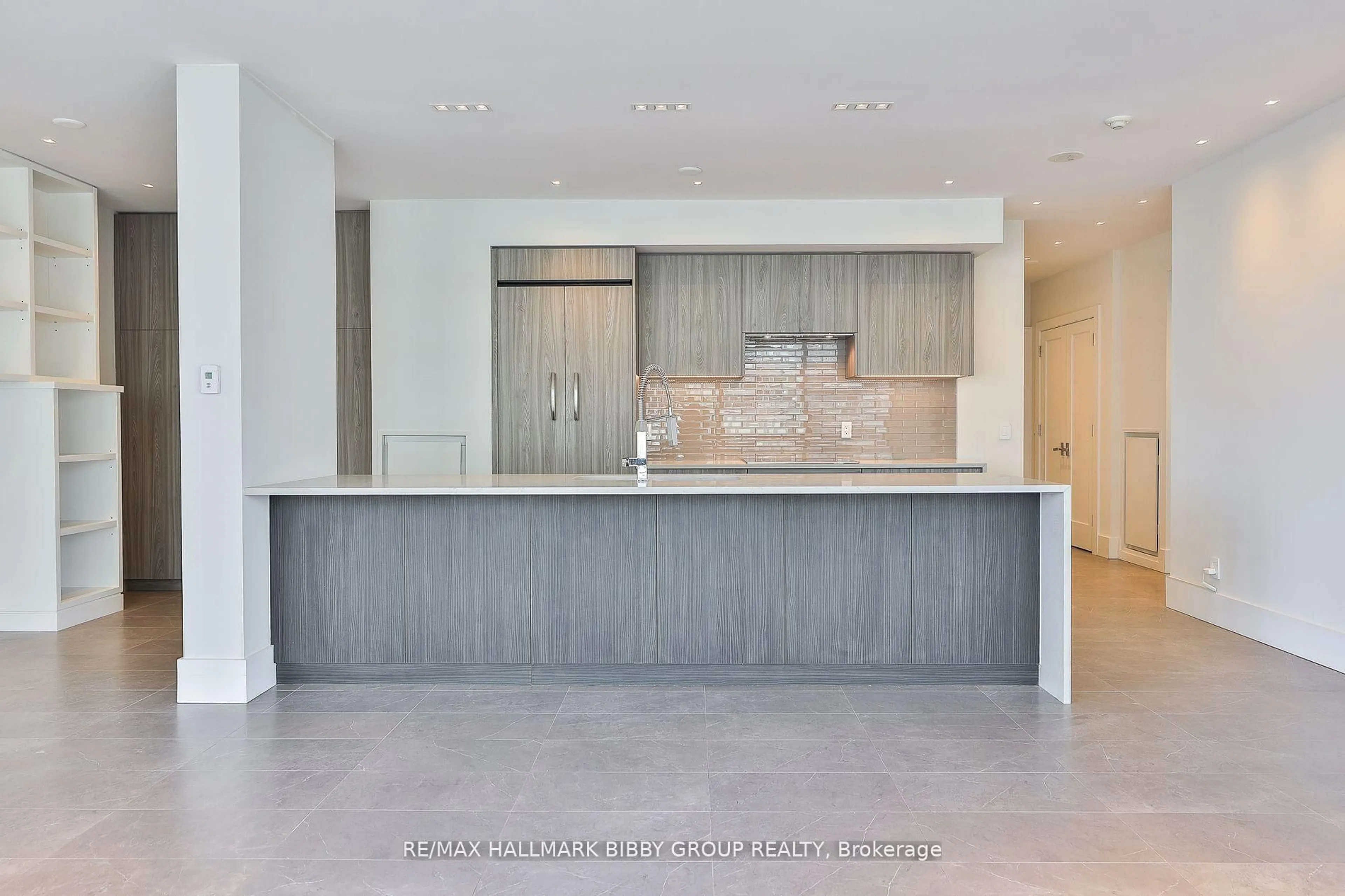 Open concept kitchen, unknown for 438 King St #2101, Toronto Ontario M5V 3T9