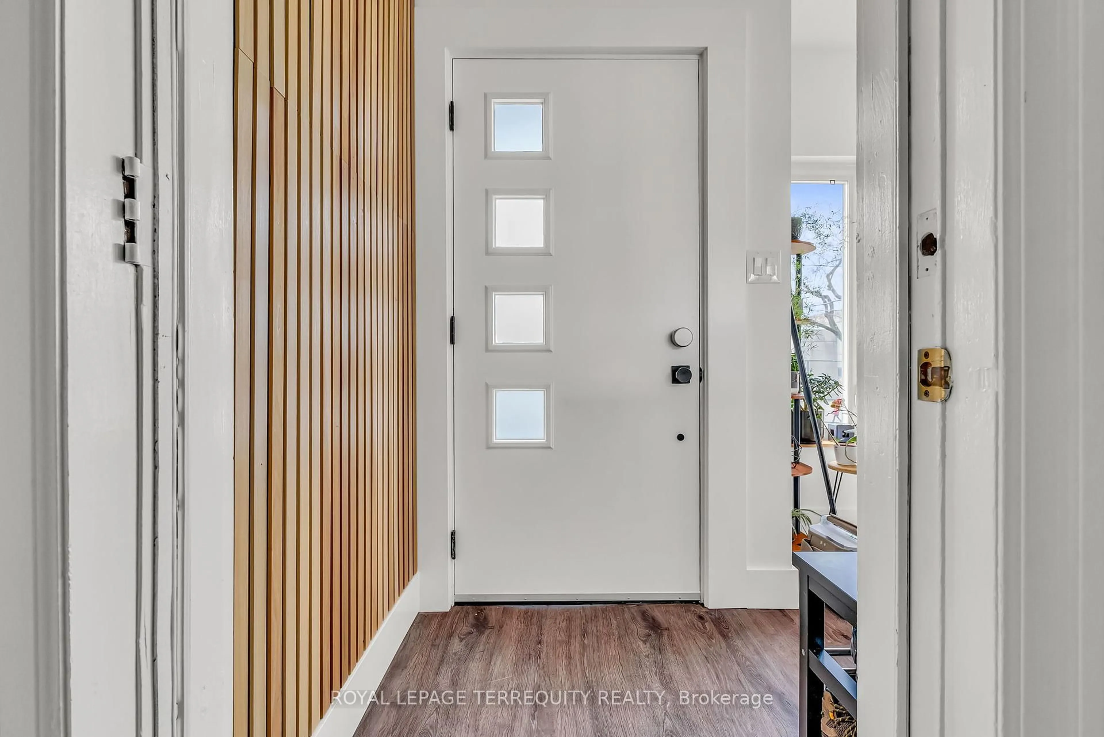 Indoor entryway for 115 Humewood Dr, Toronto Ontario M6C 2W6
