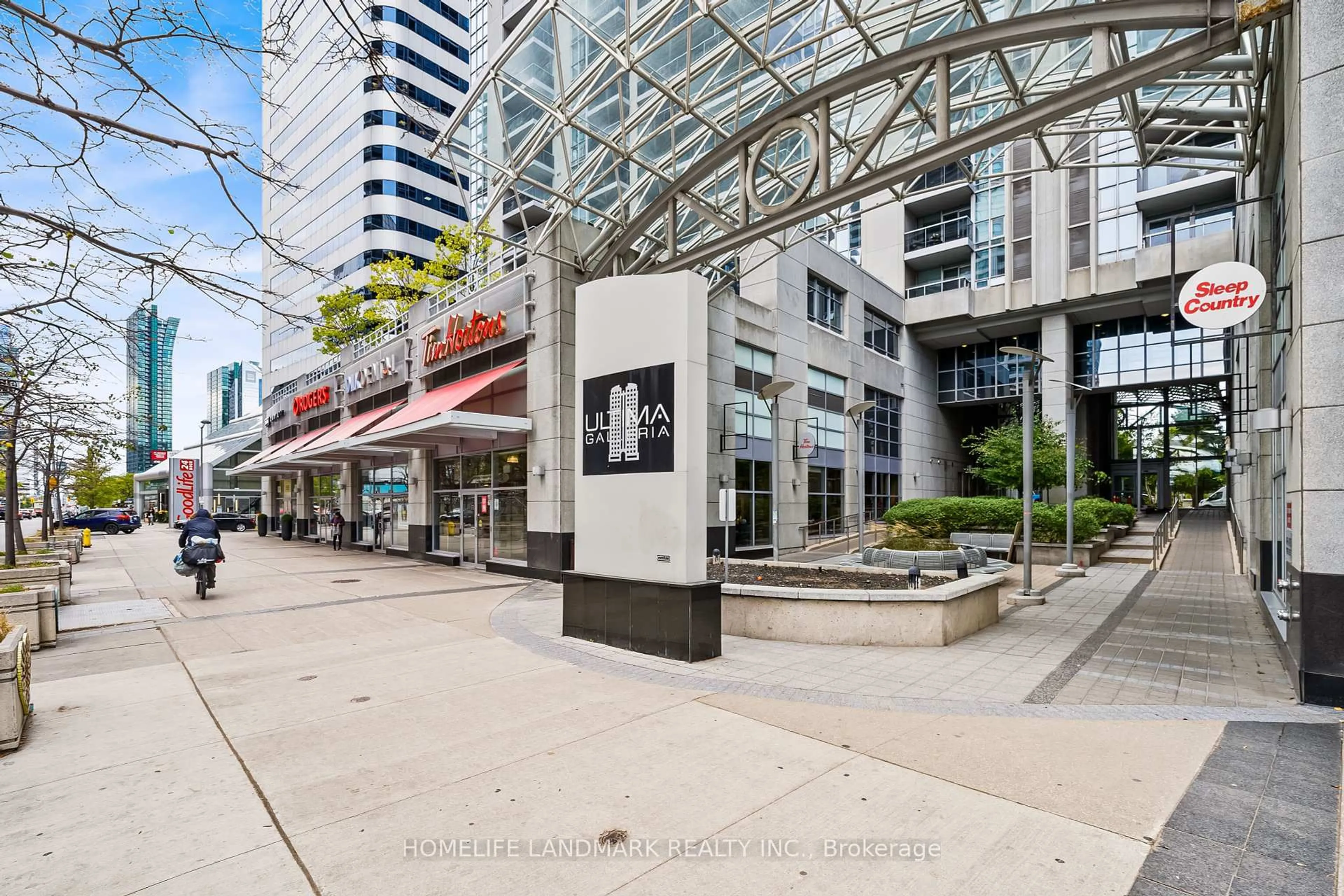 Patio, street for 4978 Yonge Estates #3202, Toronto Ontario M2N 7G8
