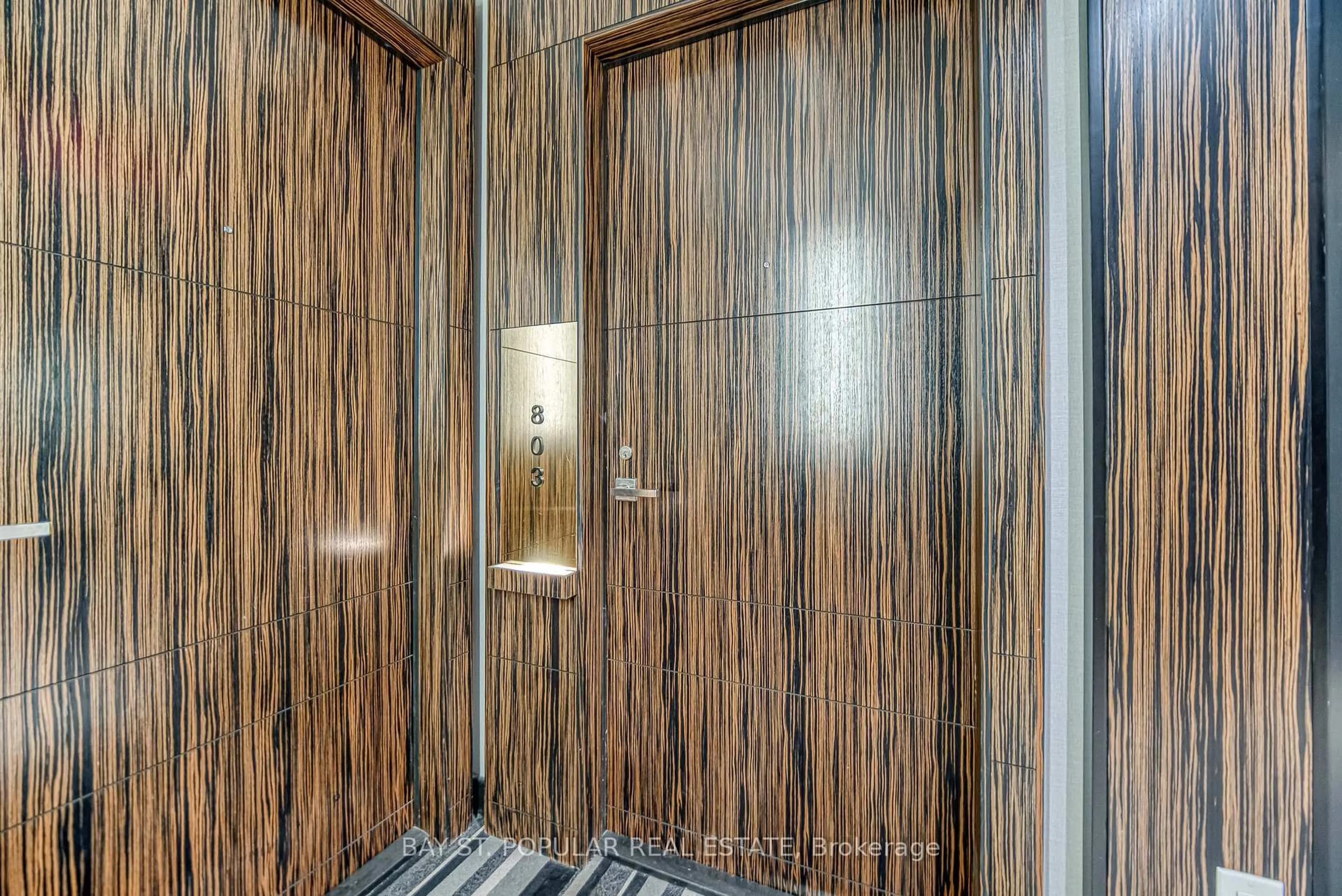Indoor foyer for 3018 Yonge St #803, Toronto Ontario M4N 0A5