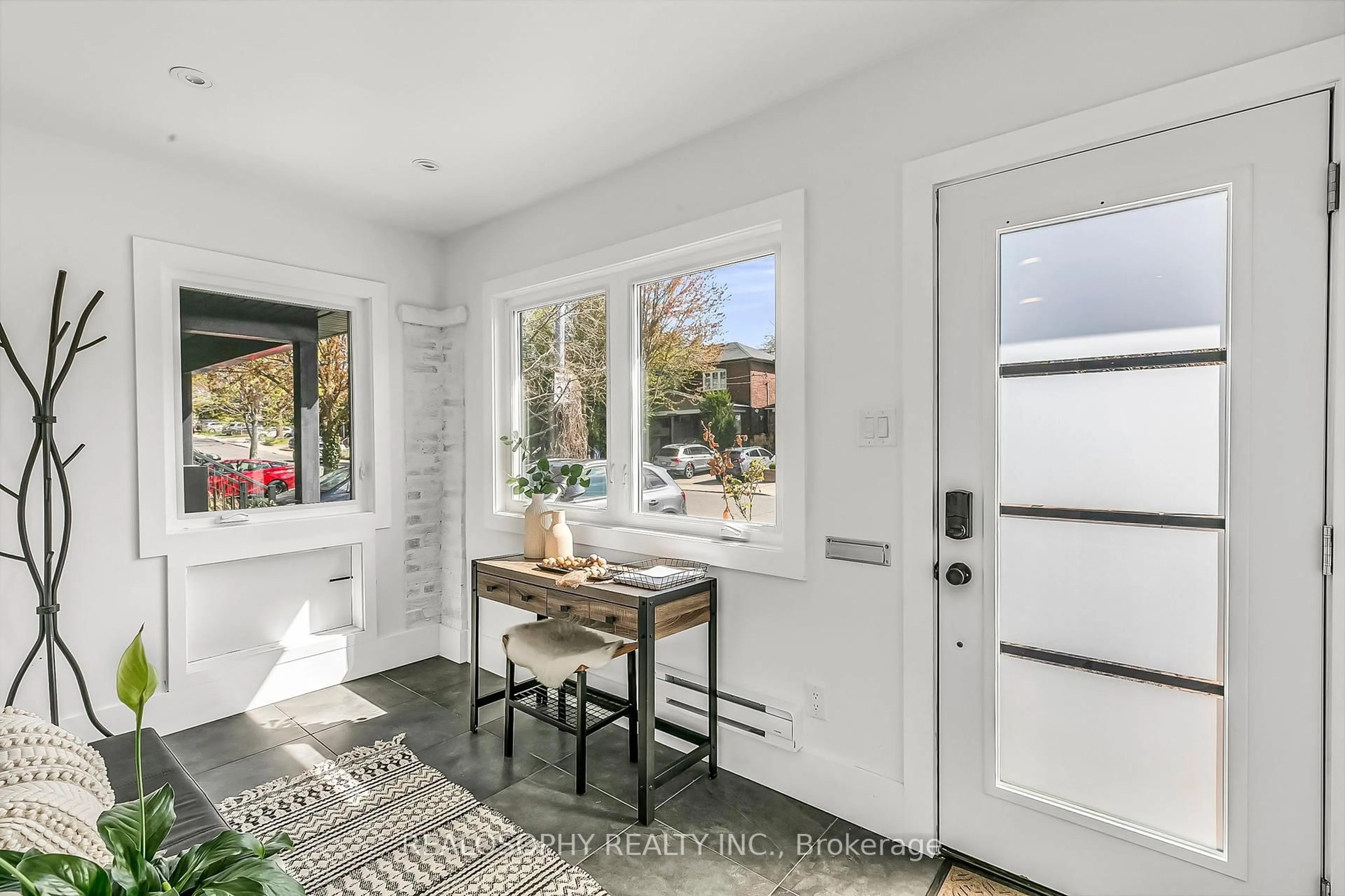 Indoor entryway for 142 Atlas Ave, Toronto Ontario M6C 3P5