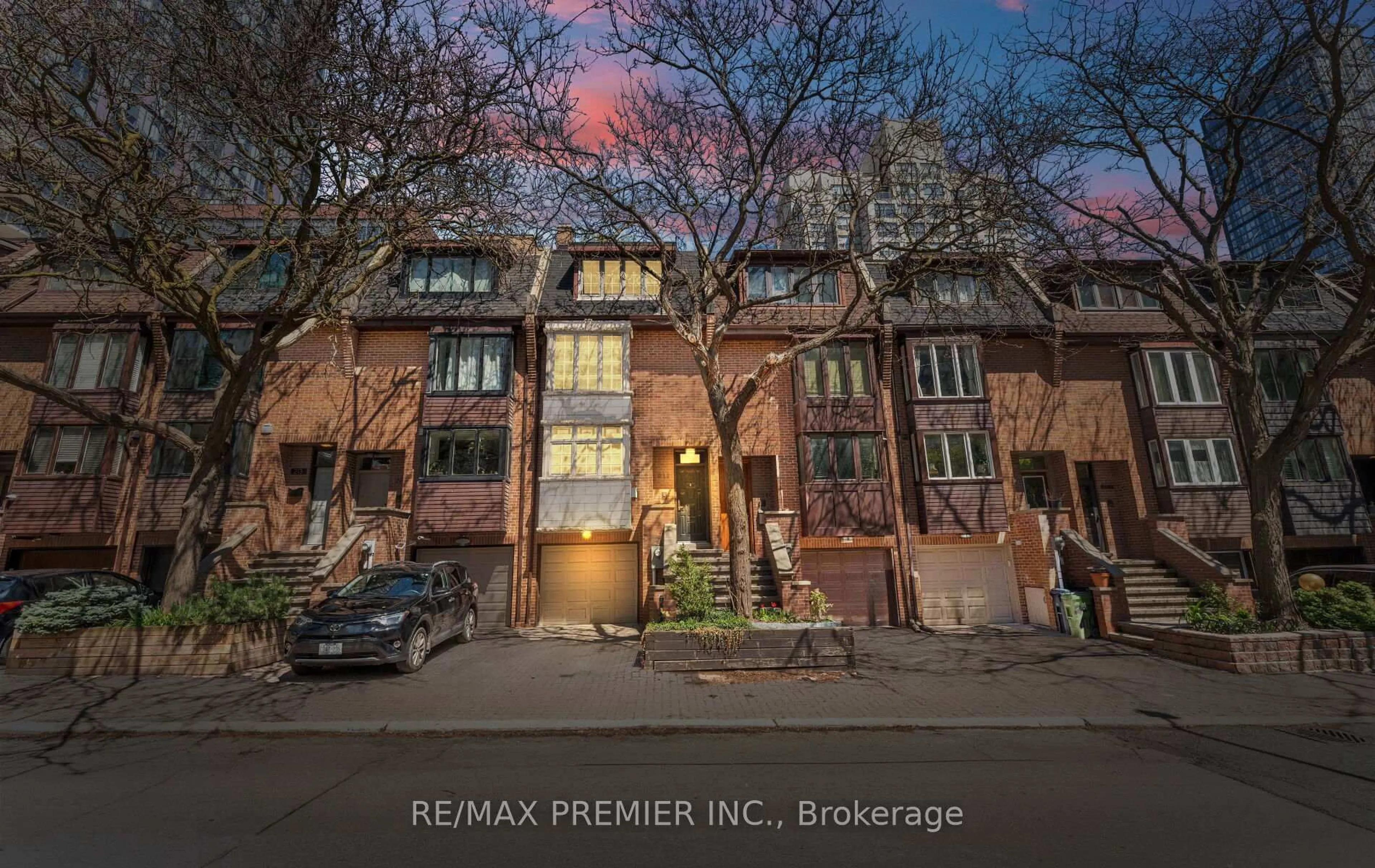 Unknown for 211 Mutual St, Toronto Ontario M5B 2B4