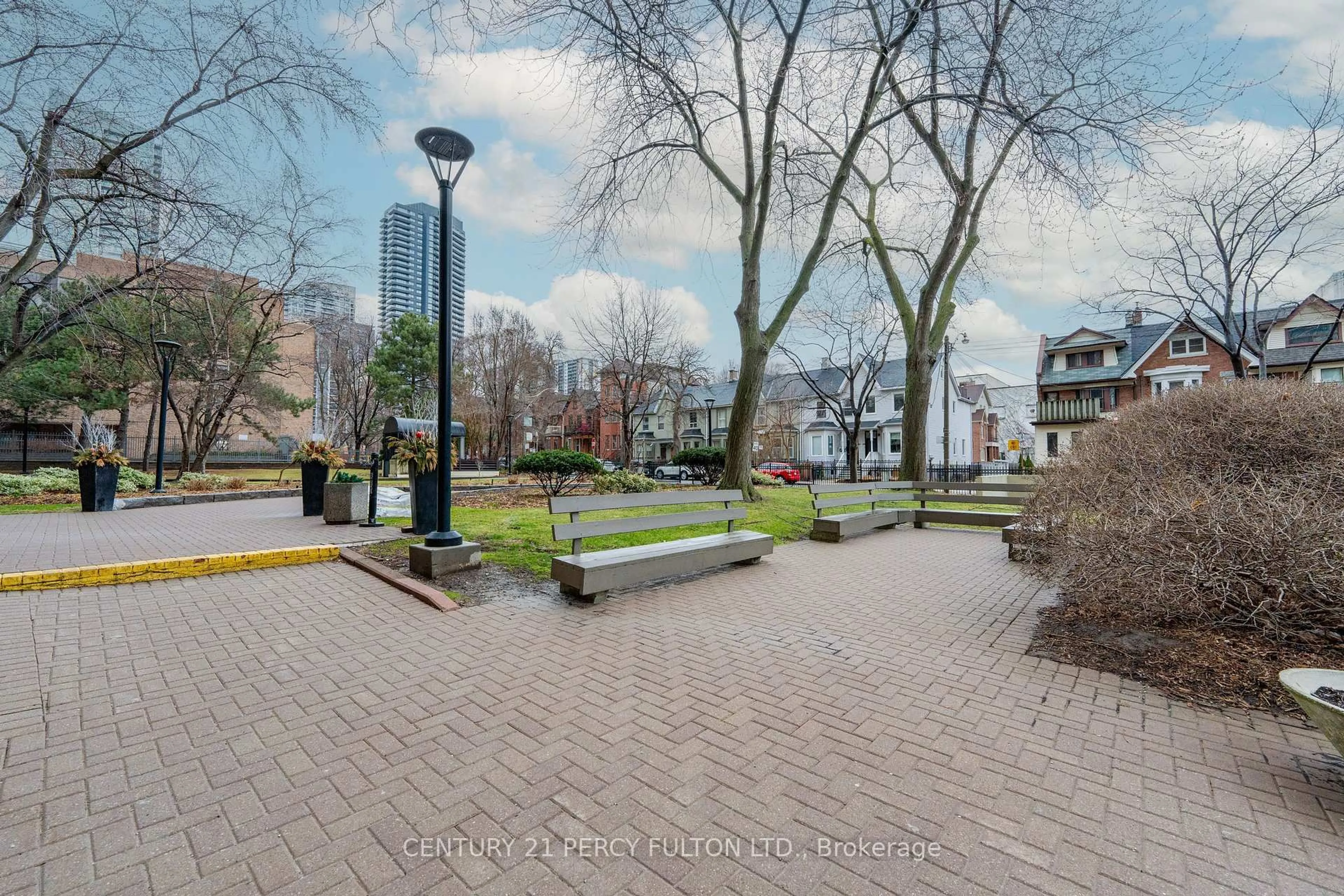 Patio, street for 40 Homewood Ave #107, Toronto Ontario M4Y 2K2