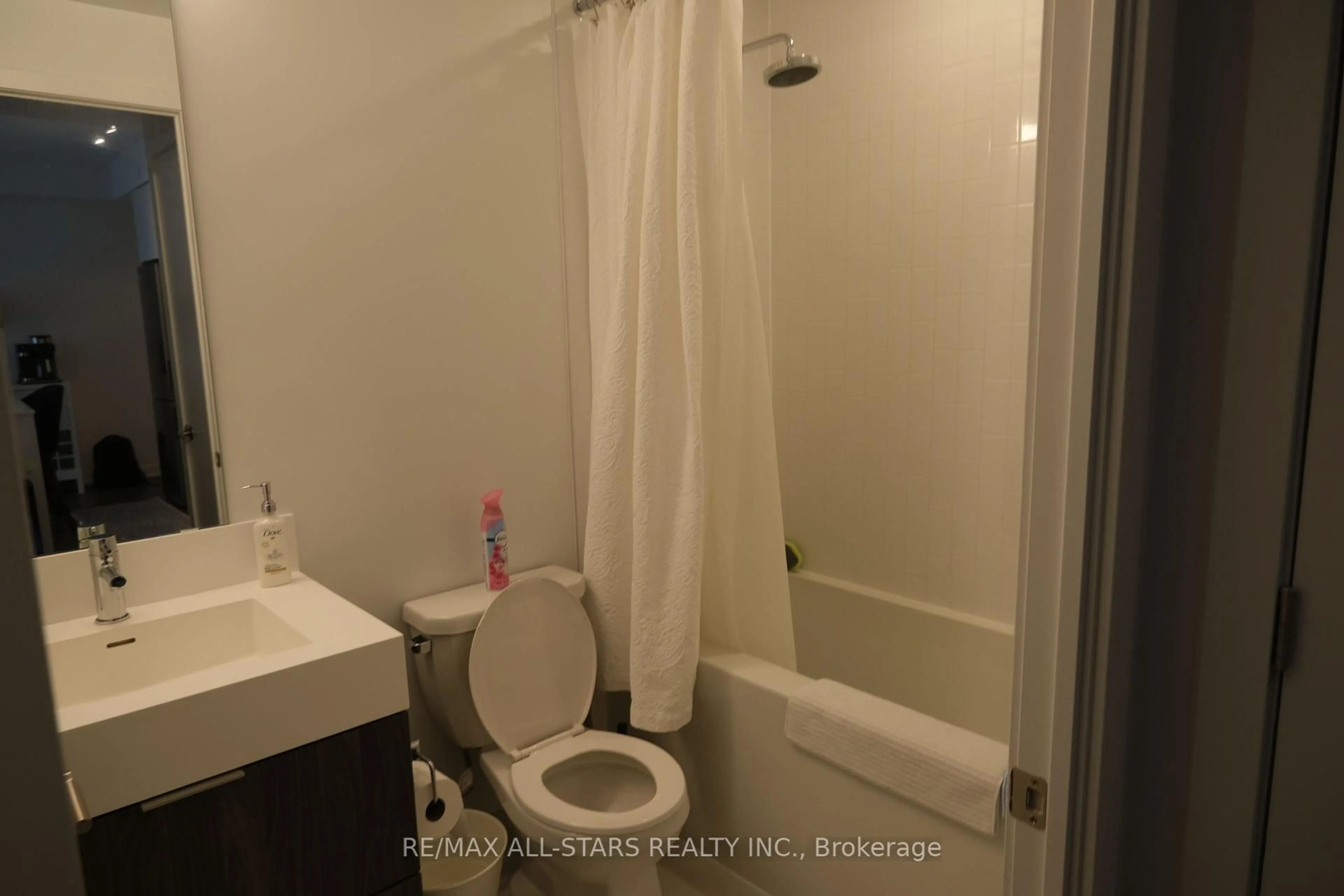 Standard bathroom, unknown for 130 River St #1007, Toronto Ontario L6L 3B5