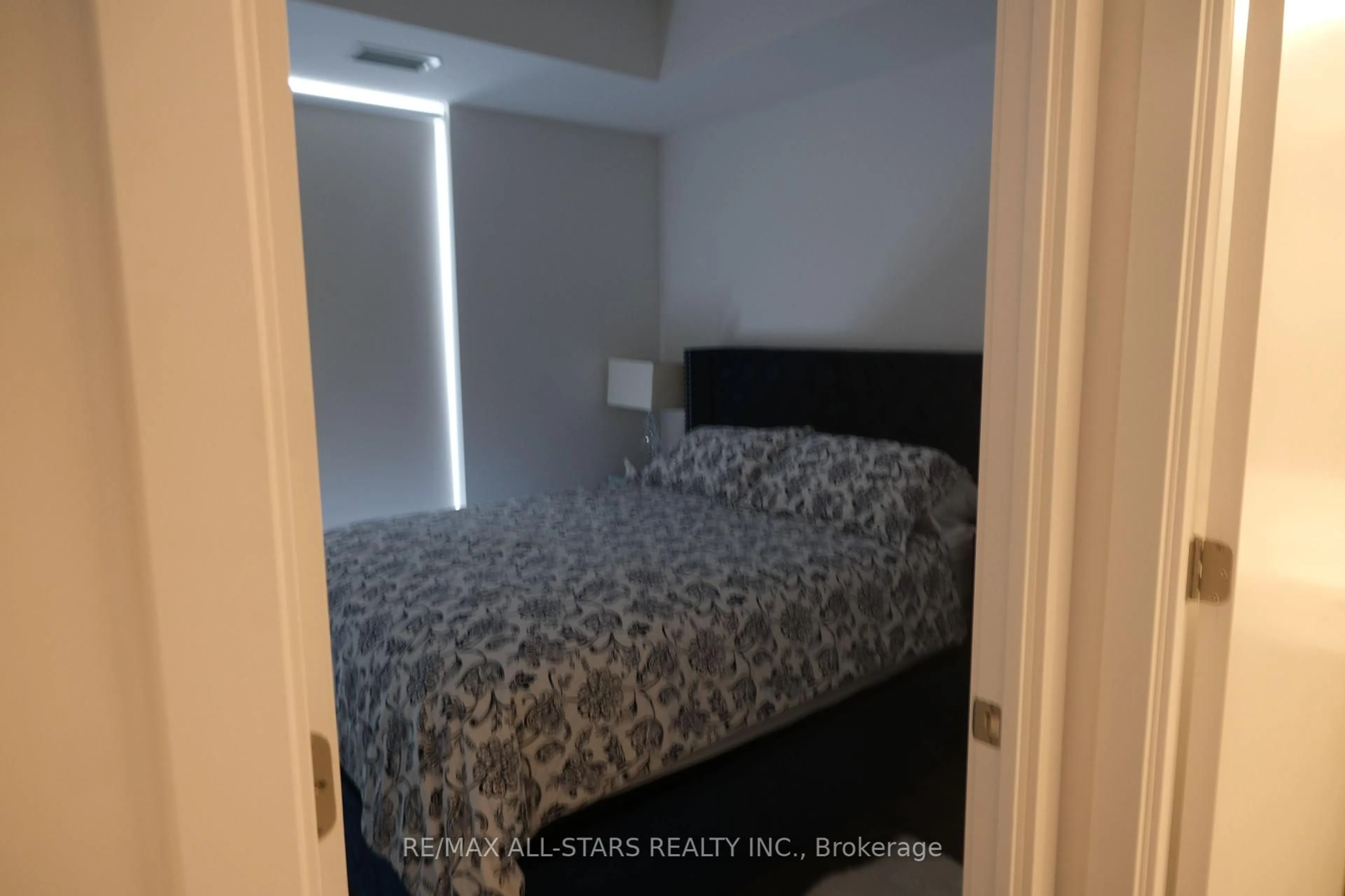 Bedroom with bed, unknown for 130 River St #1007, Toronto Ontario L6L 3B5