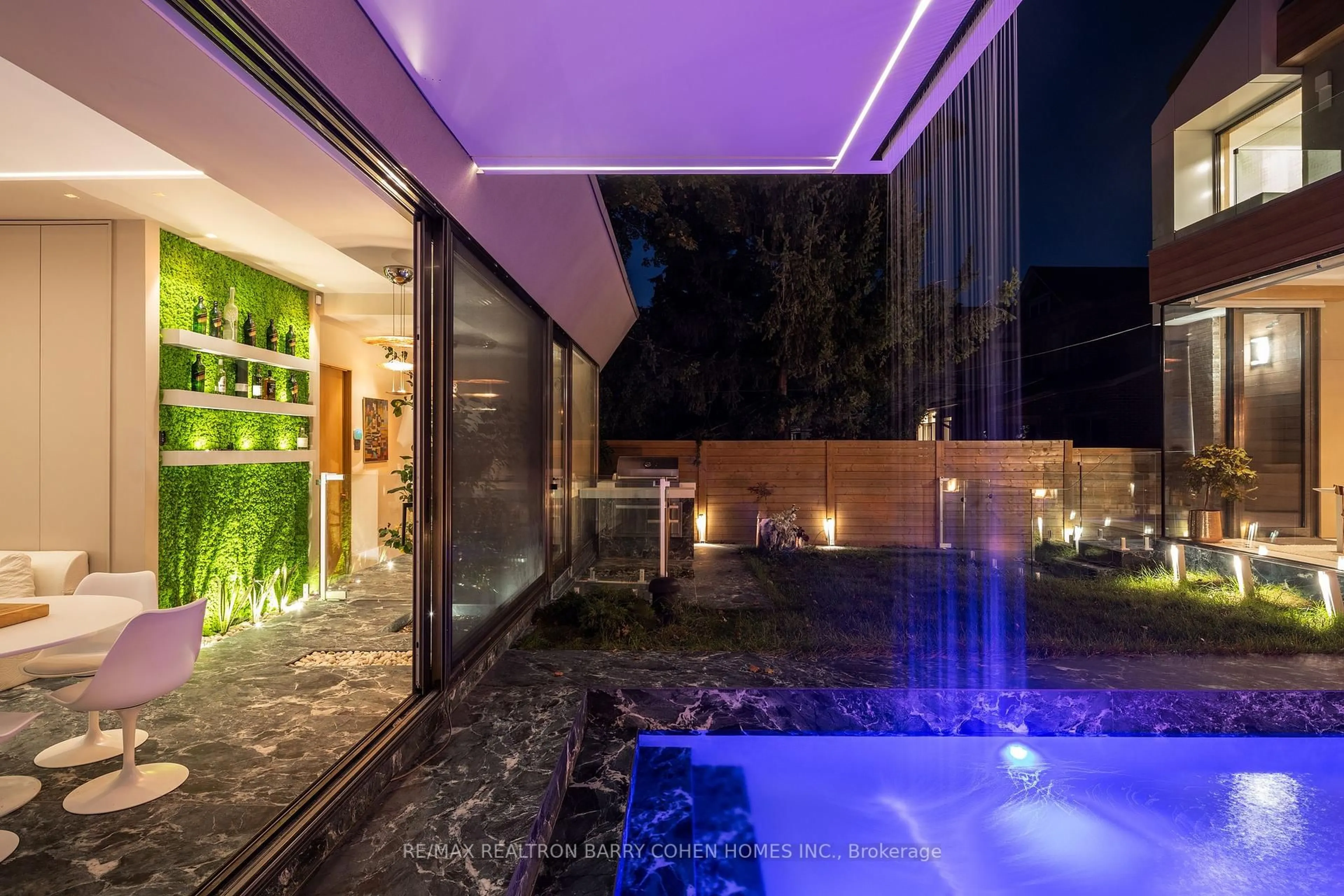 Contemporary bathroom, unknown for 210 Glenayr Rd, Toronto Ontario M5P 3C3
