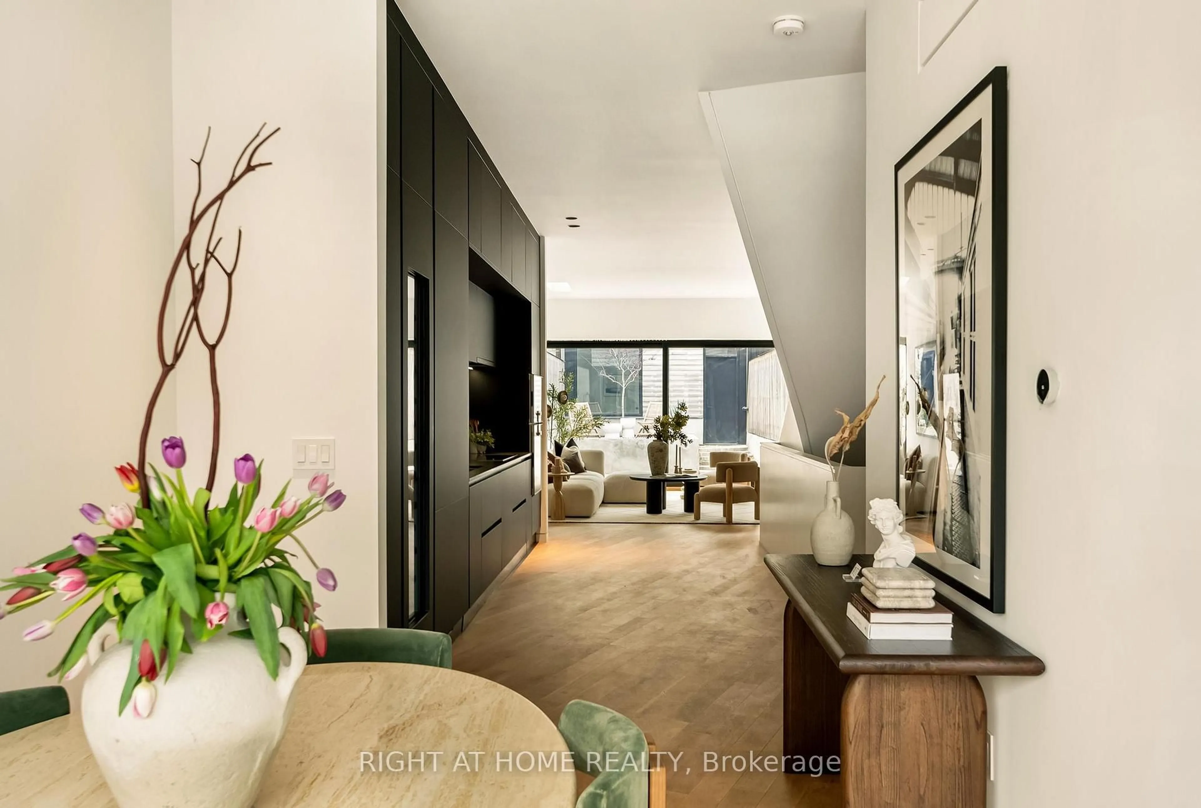 Indoor entryway for 44 Foxley St, Toronto Ontario M6J 1R1