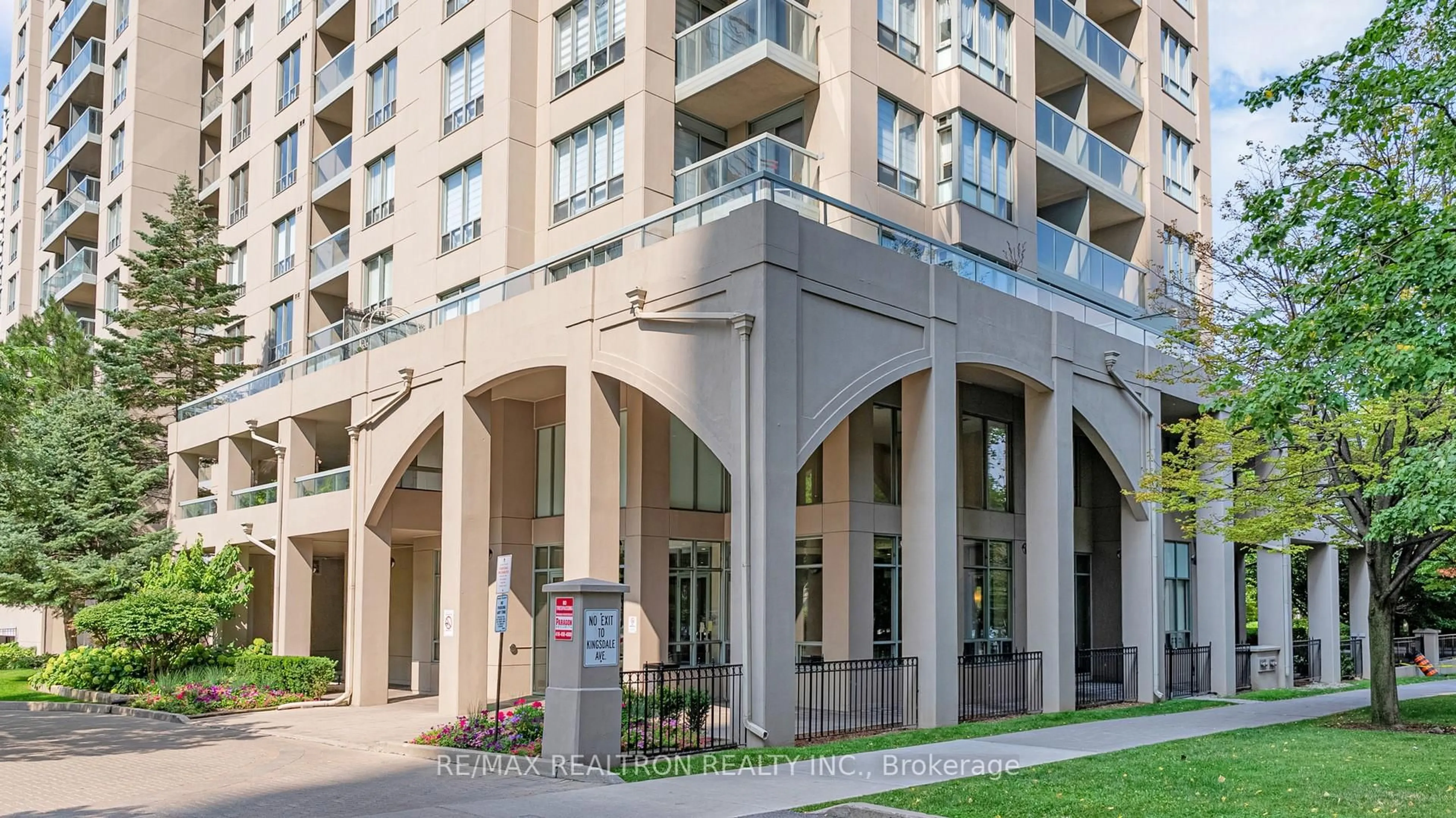 Indoor foyer for 28 Empress Ave #505, Toronto Ontario M2N 6Z7