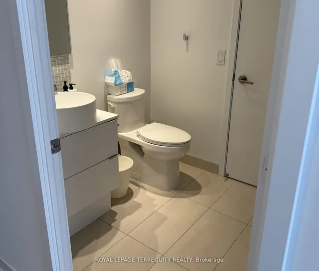 Additional property image - 185 Roehampton Ave Unit 1510