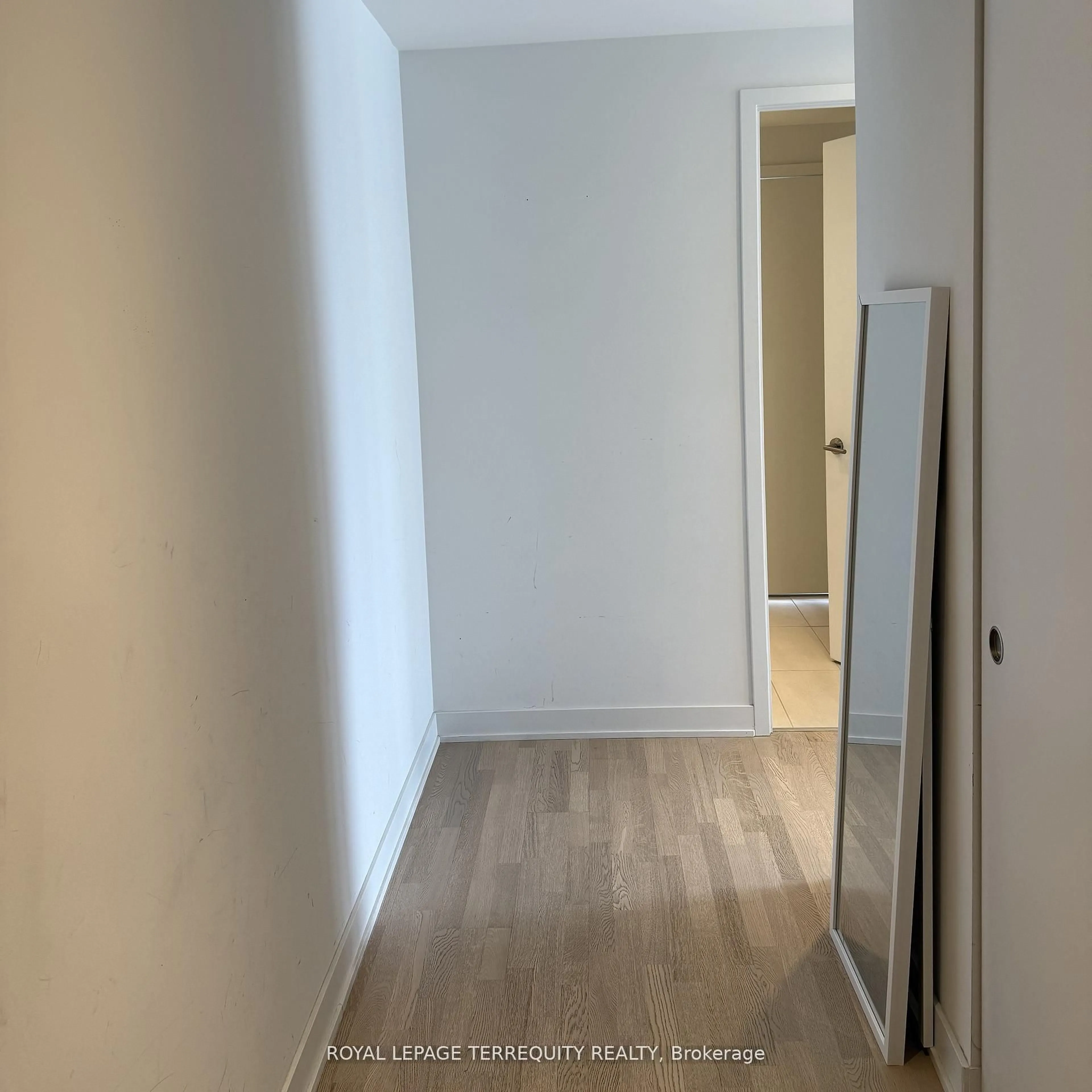 A pic of a room for 185 Roehampton Ave #1510, Toronto Ontario M4P 0C6