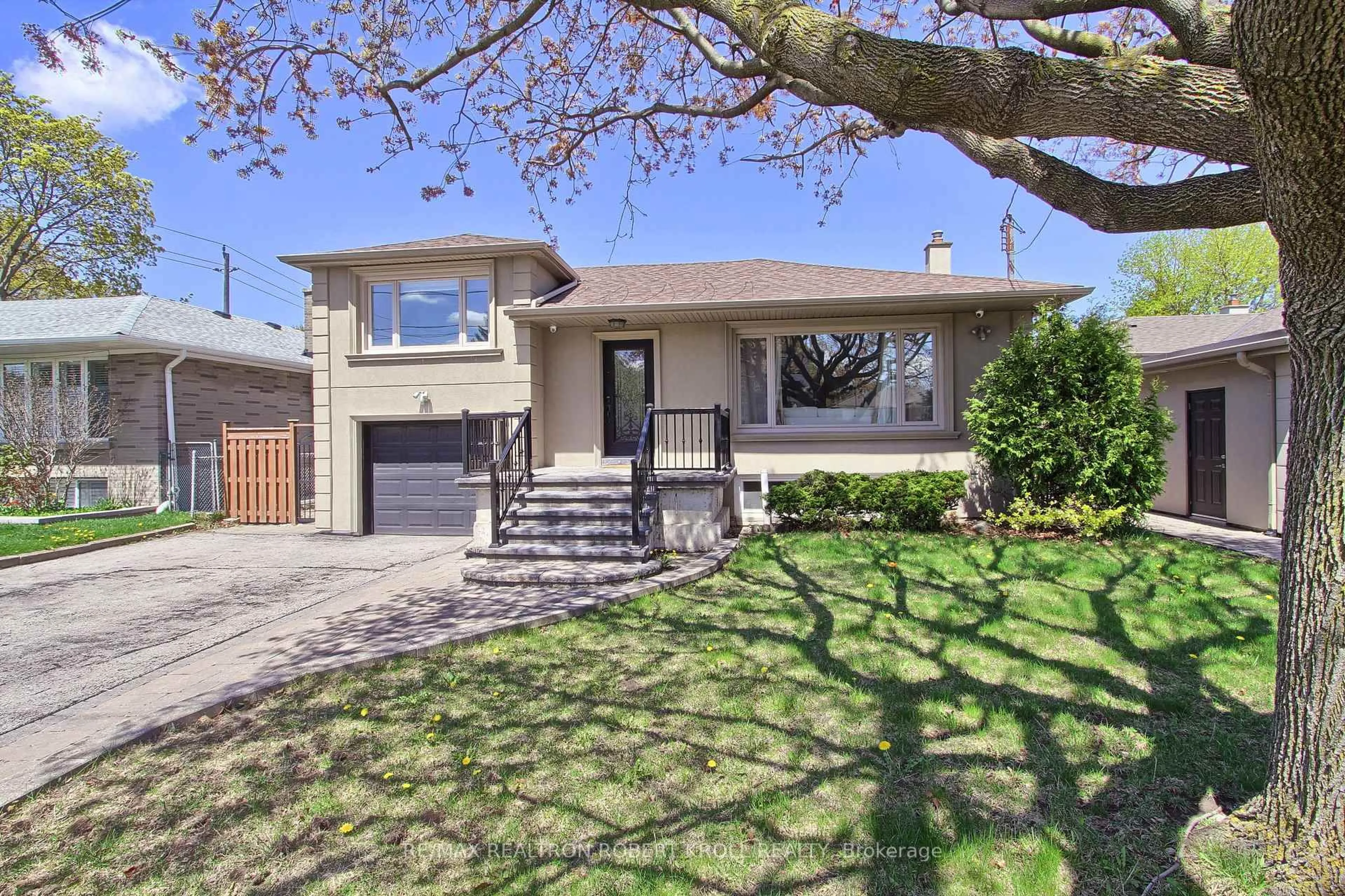 Home with vinyl exterior material, street for 154 Brighton Ave, Toronto Ontario M3H 4E2