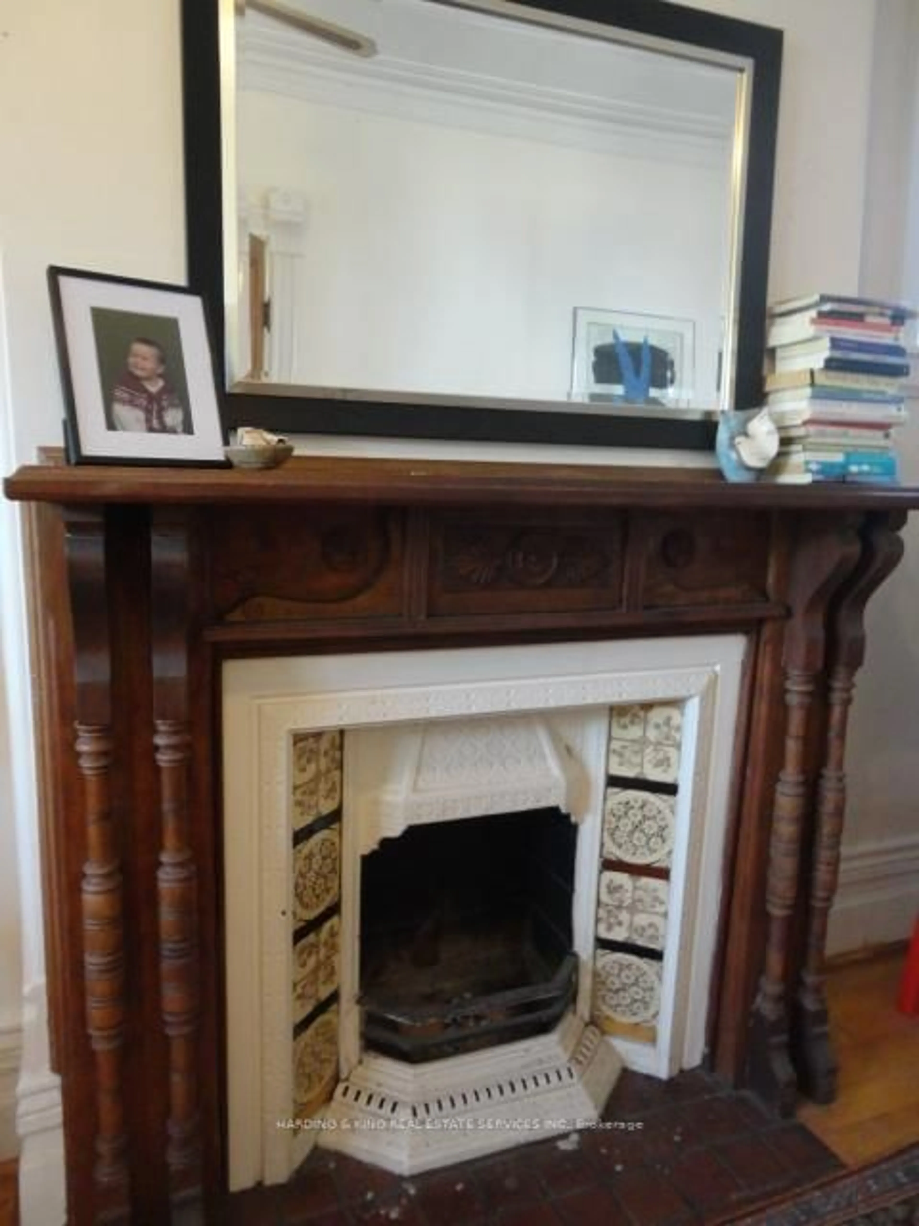 A pic of a room for 128 Lennox St, Toronto Ontario M6G 1J6