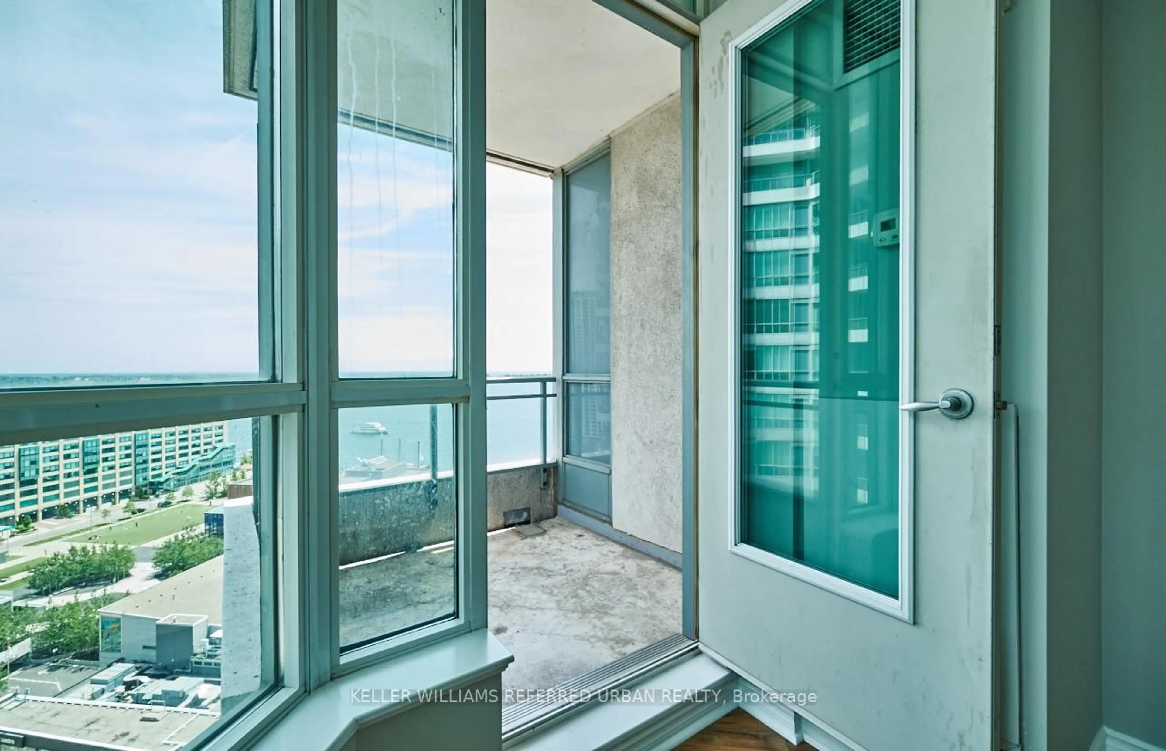 Indoor entryway for 230 Queens Quay #2117, Toronto Ontario M5J 2Y7