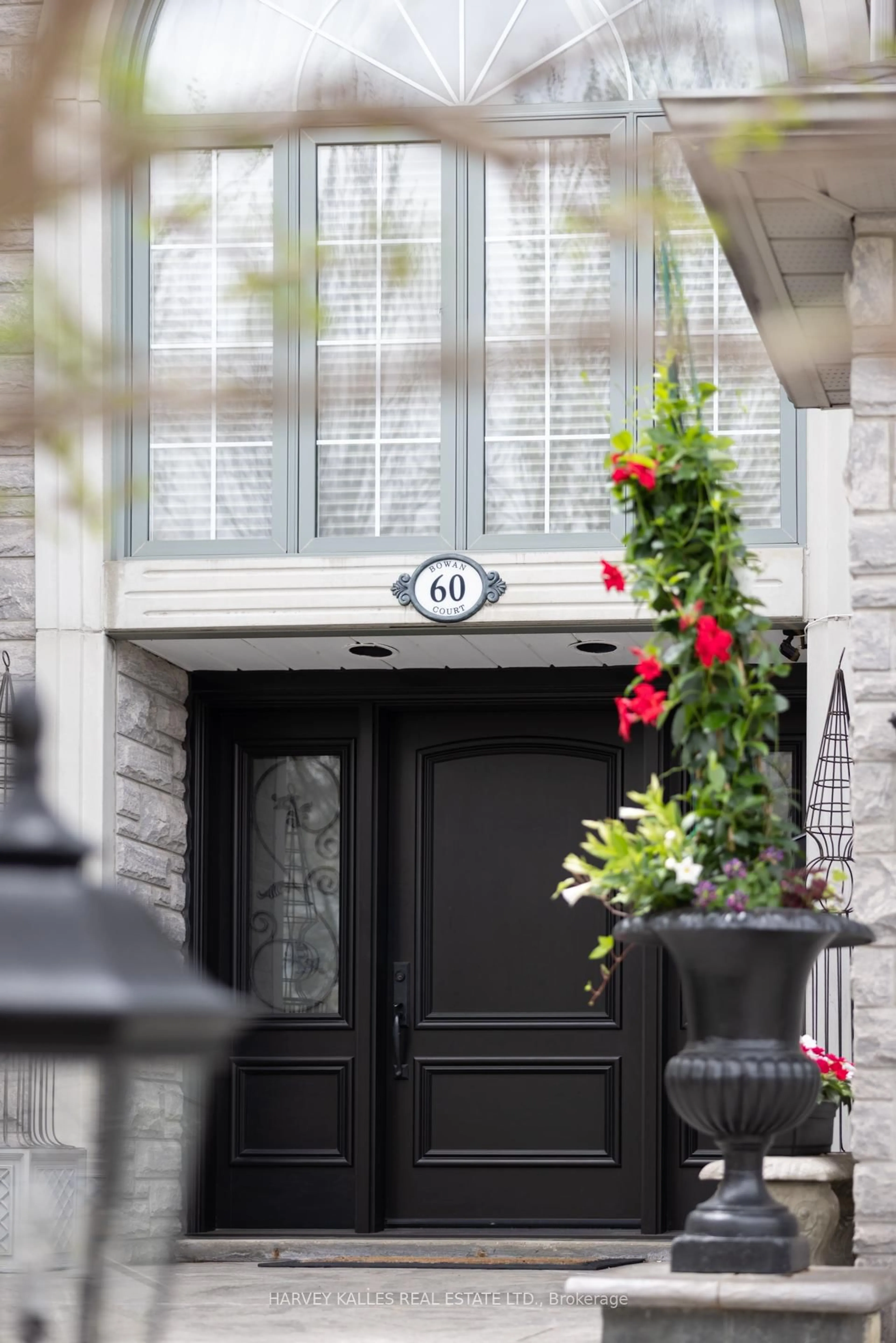 Indoor entryway for 60 Bowan Crt, Toronto Ontario M2K 3A7