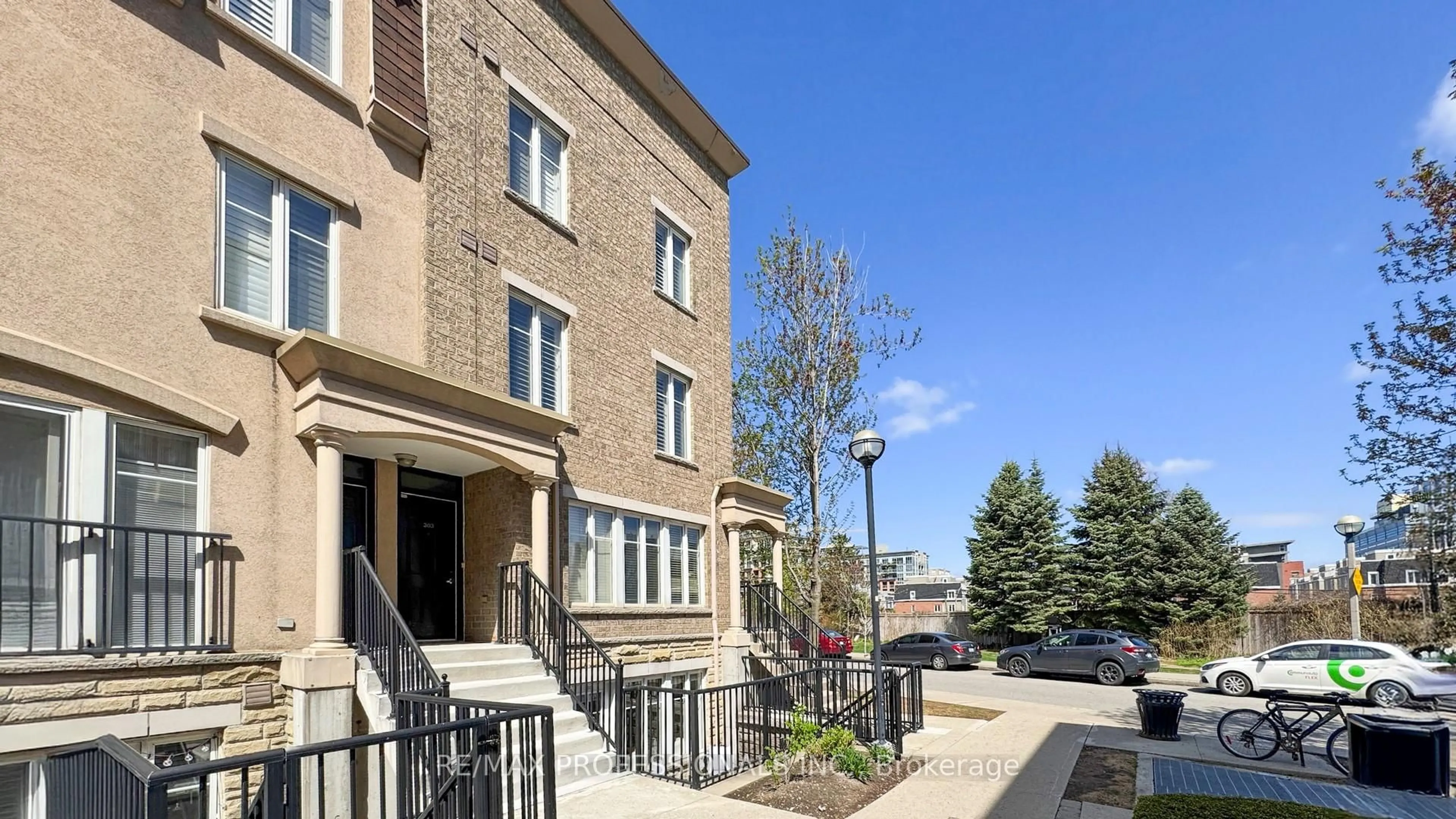 Patio, street for 30 Western Battery Rd #302, Toronto Ontario M6K 3N9