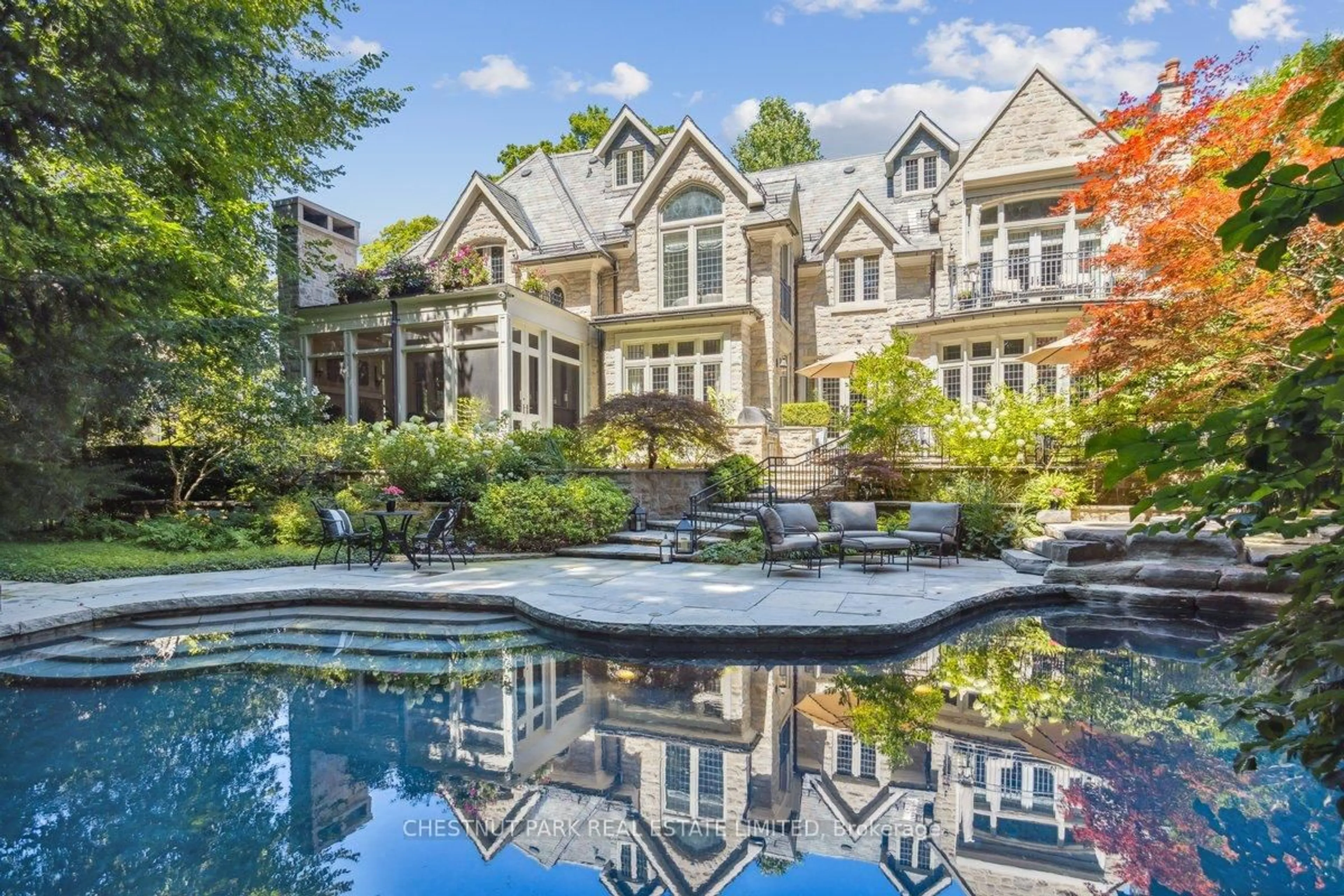Pool for 113 Donwoods Dr, Toronto Ontario M4N 2G7