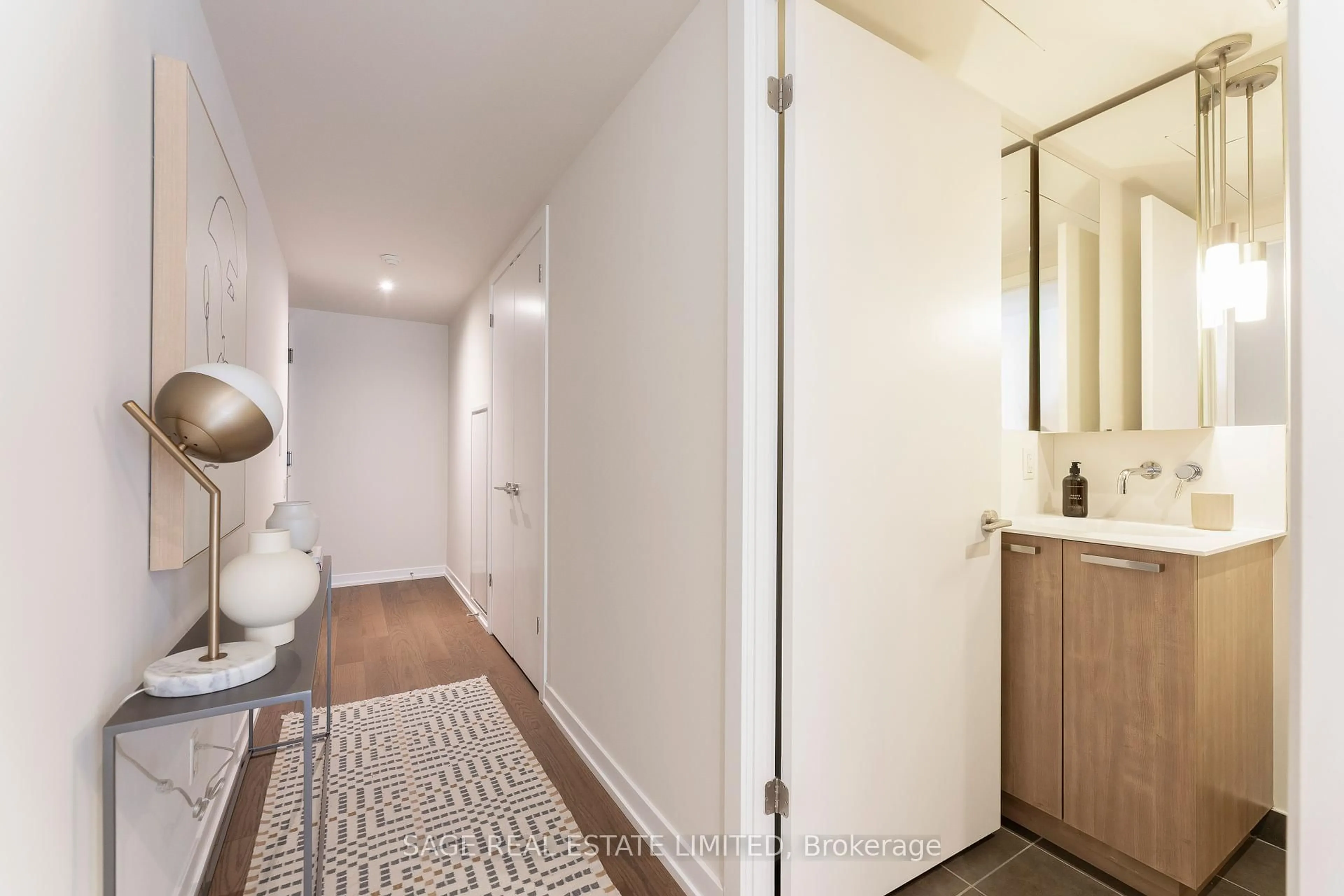 Indoor entryway for 95 Bathurst St #516, Toronto Ontario M5V 0H7