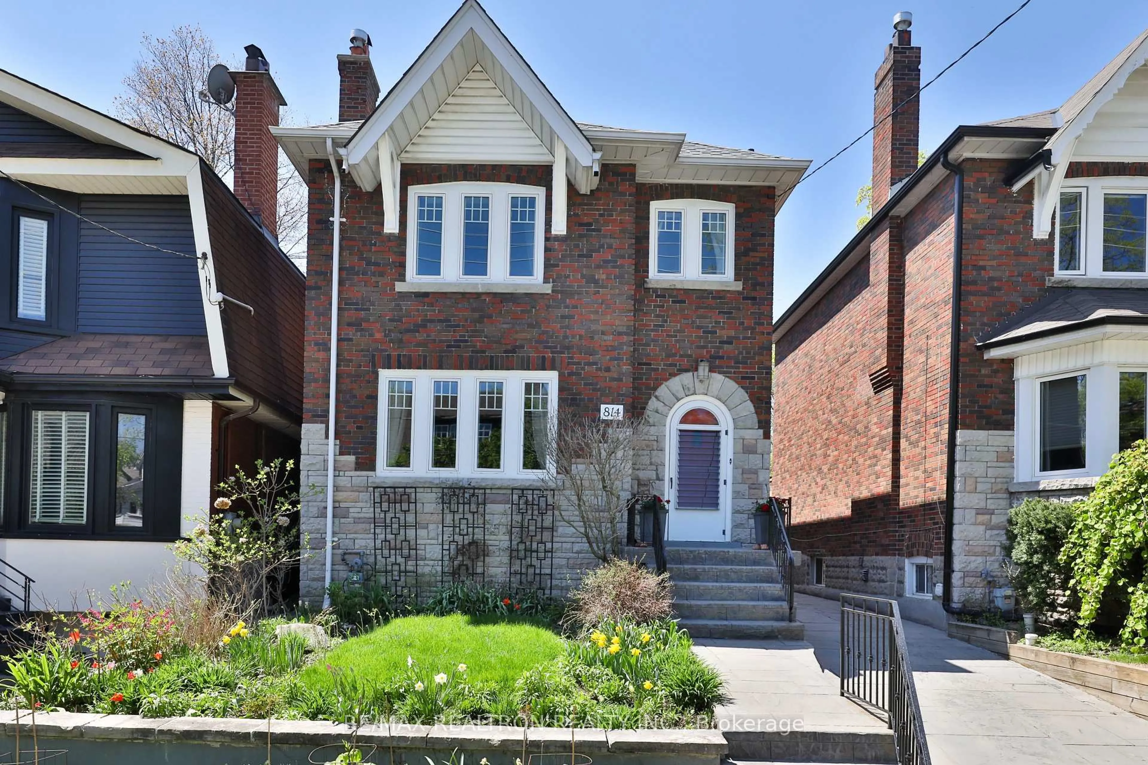 Home with brick exterior material, street for 814 Duplex Ave, Toronto Ontario M4R 1W7