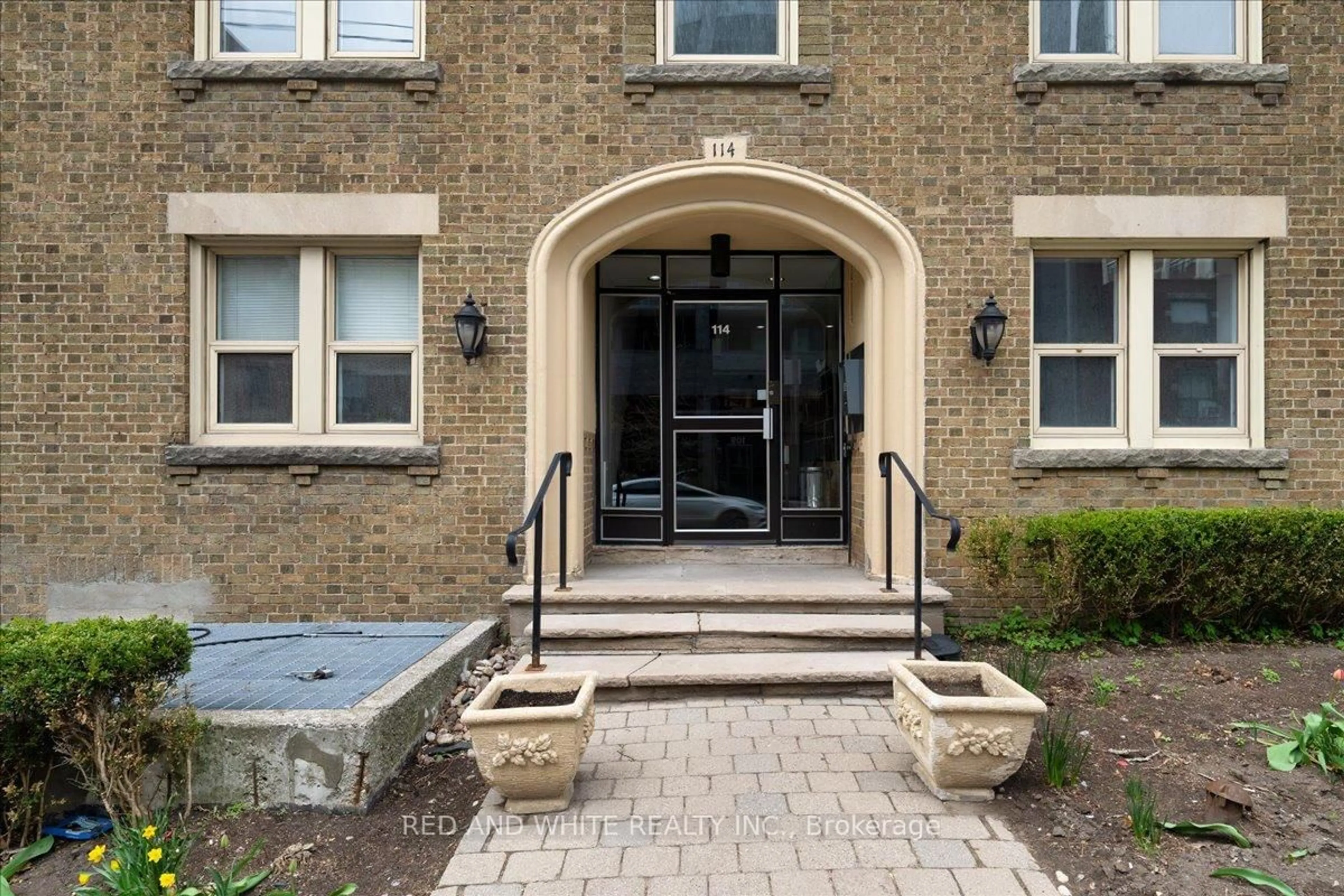 Unknown for 114 Vaughan Rd #103, Toronto Ontario M6C 2M1