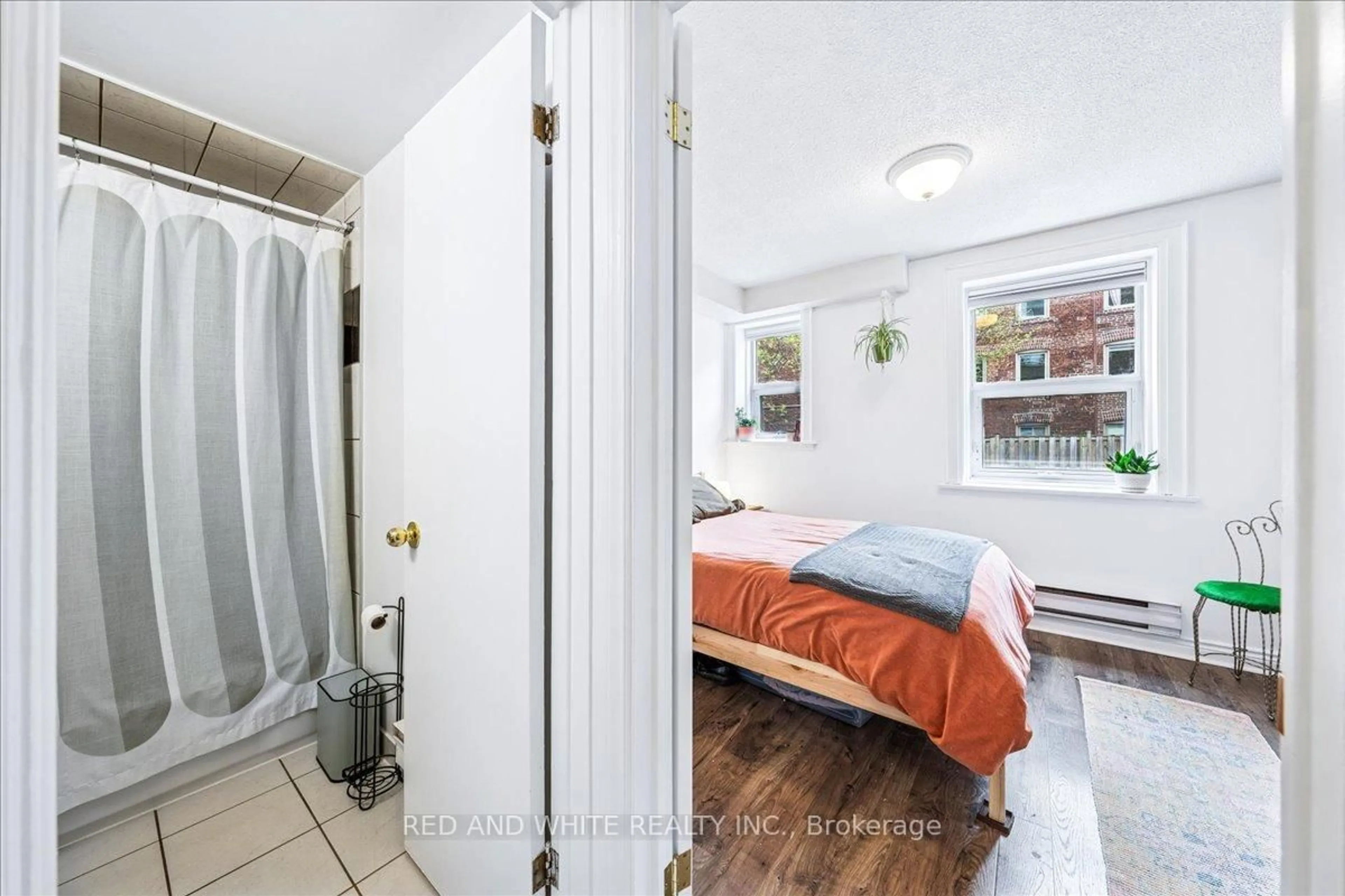 Unknown for 114 Vaughan Rd #103, Toronto Ontario M6C 2M1