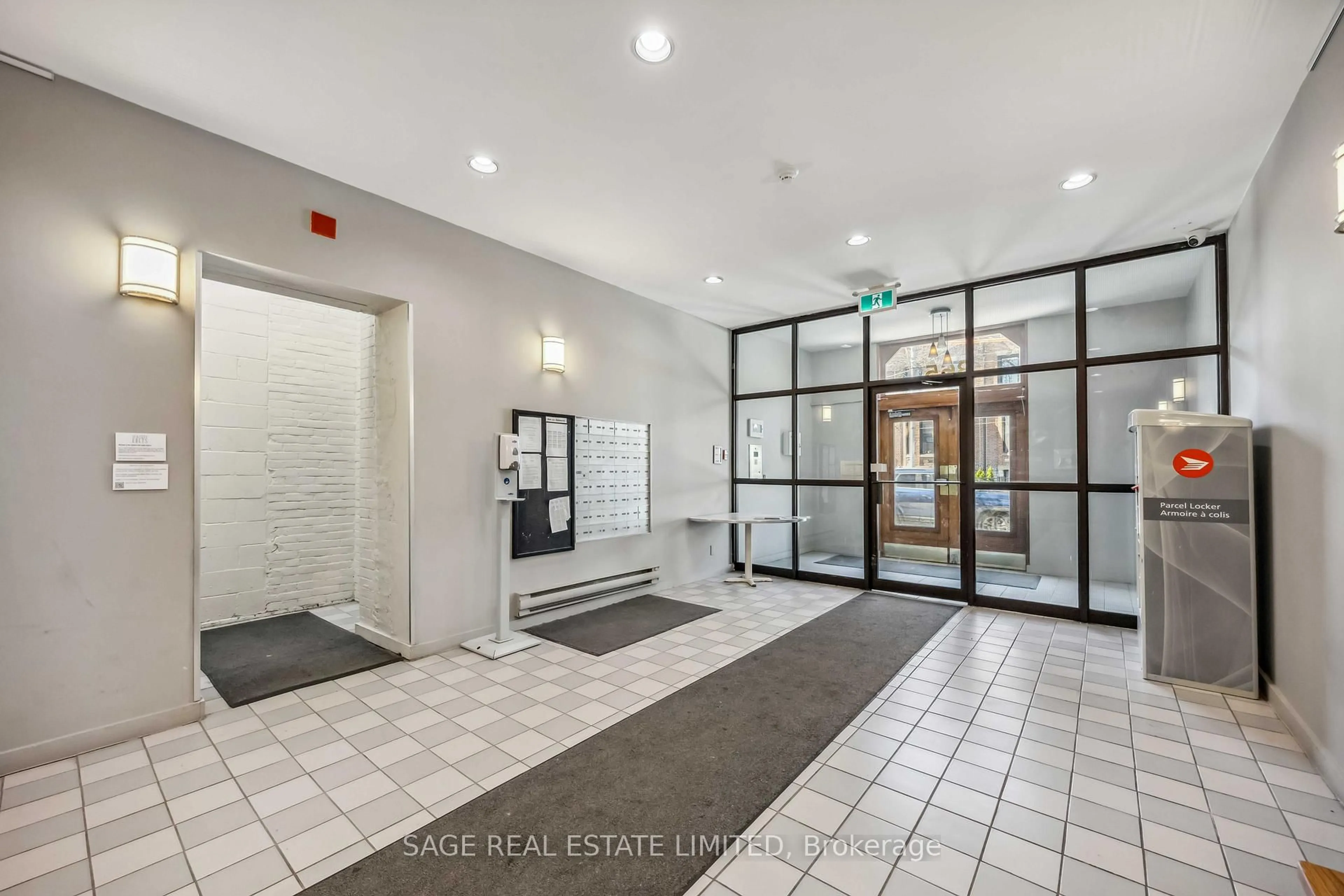Indoor foyer for 365 Dundas St #224, Toronto Ontario M5A 4R9