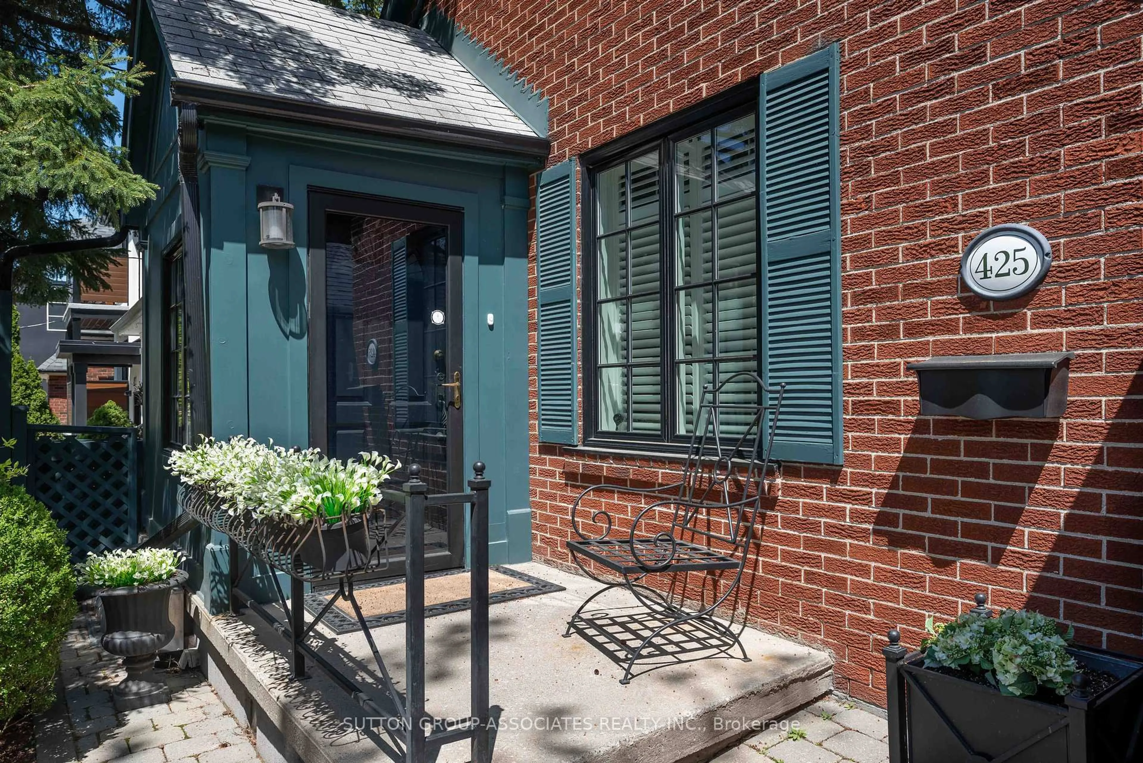 Patio, street for 425 Arlington Ave, Toronto Ontario M6C 3A4