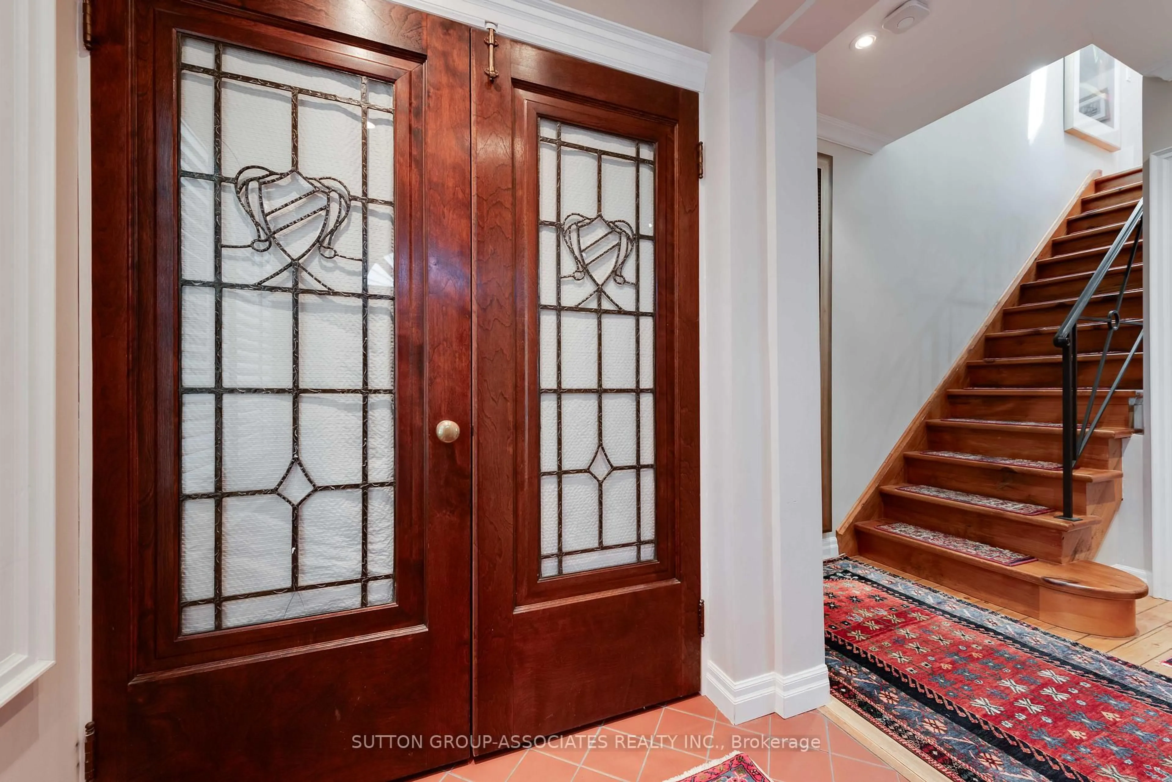Indoor entryway for 425 Arlington Ave, Toronto Ontario M6C 3A4