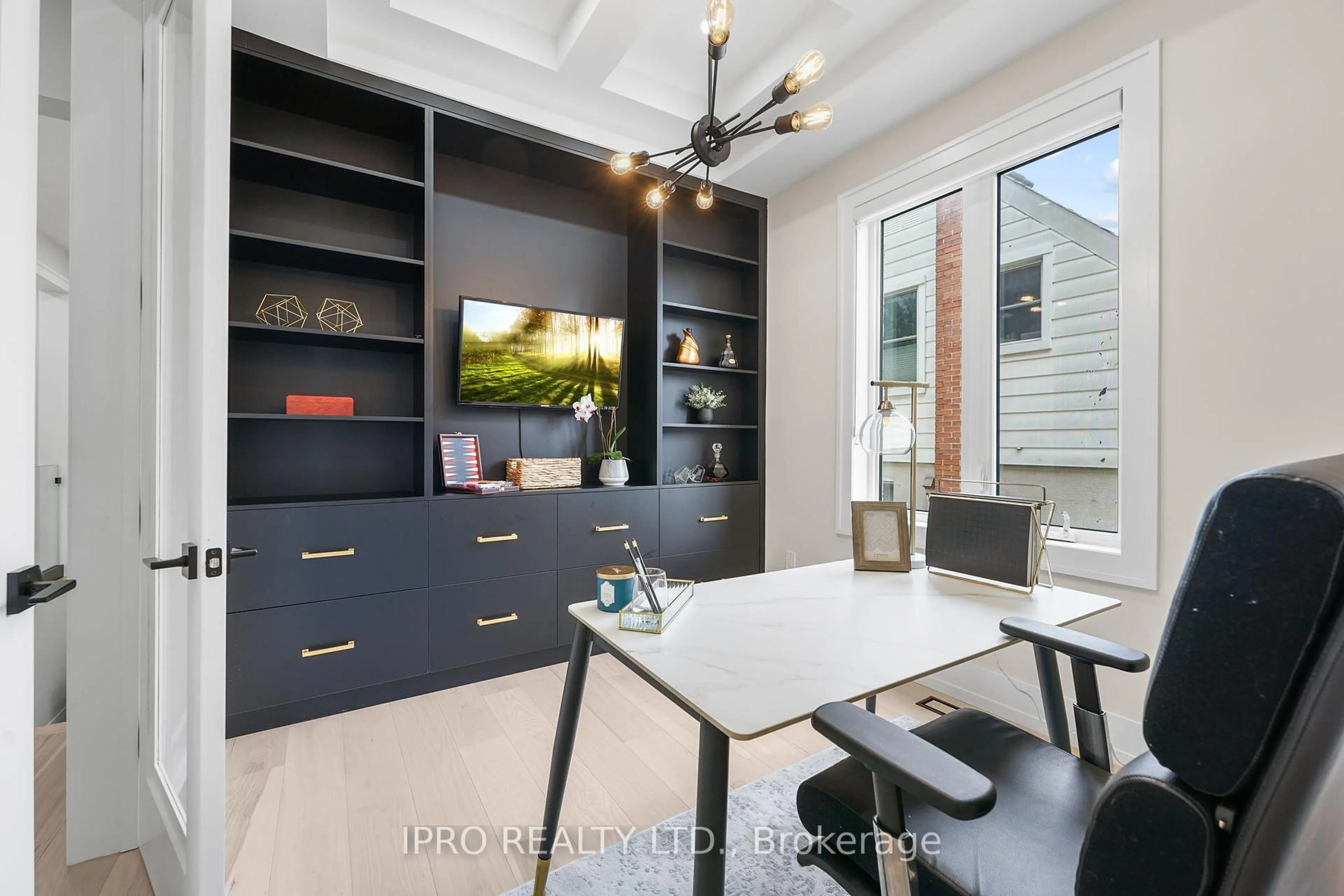 Open concept kitchen, wood/laminate floor for 262 Senlac Rd, Toronto Ontario M2R 1P8