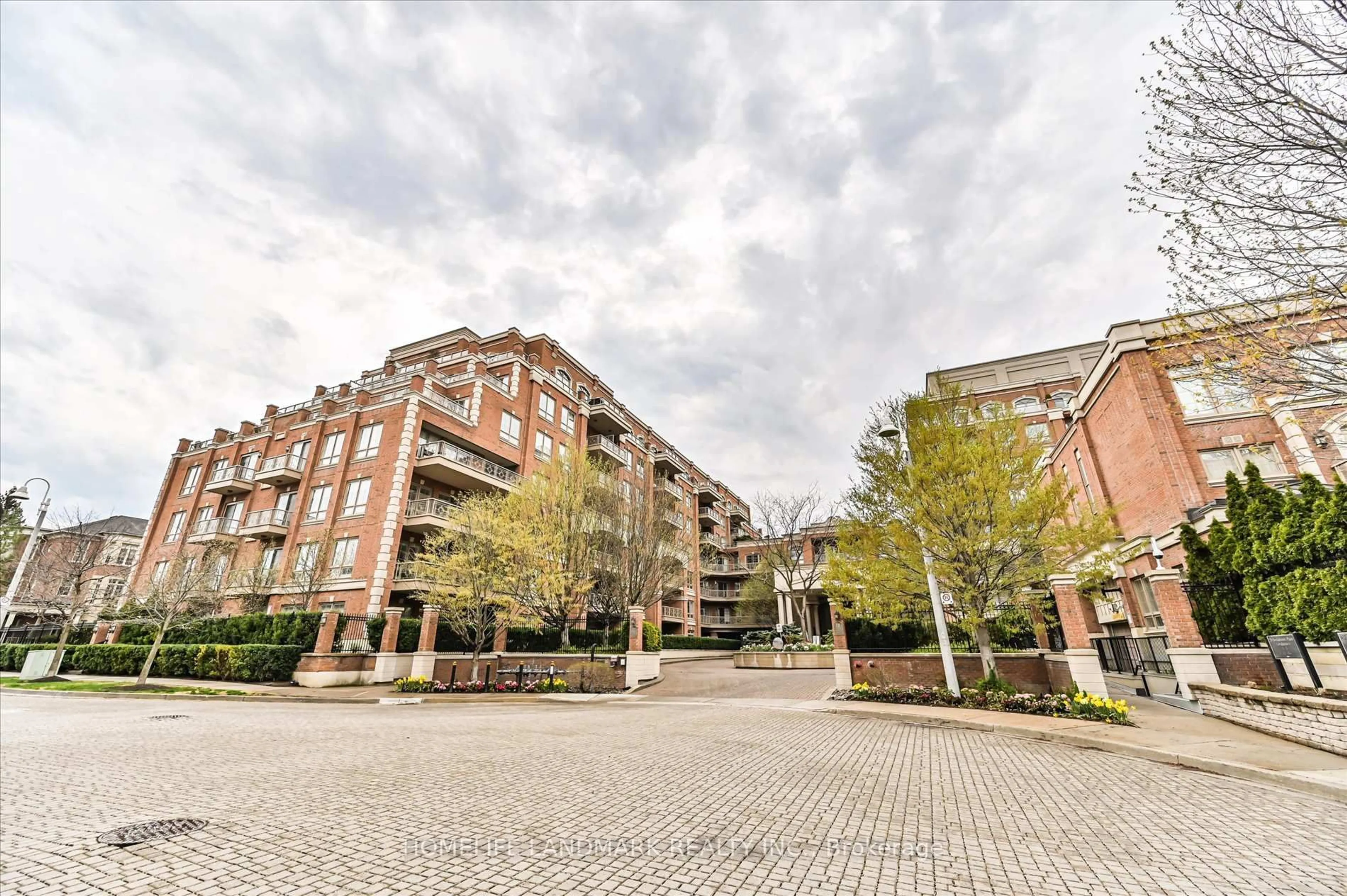Patio, street for 20 Burkebrook Pl #221, Toronto Ontario M4G 0A1