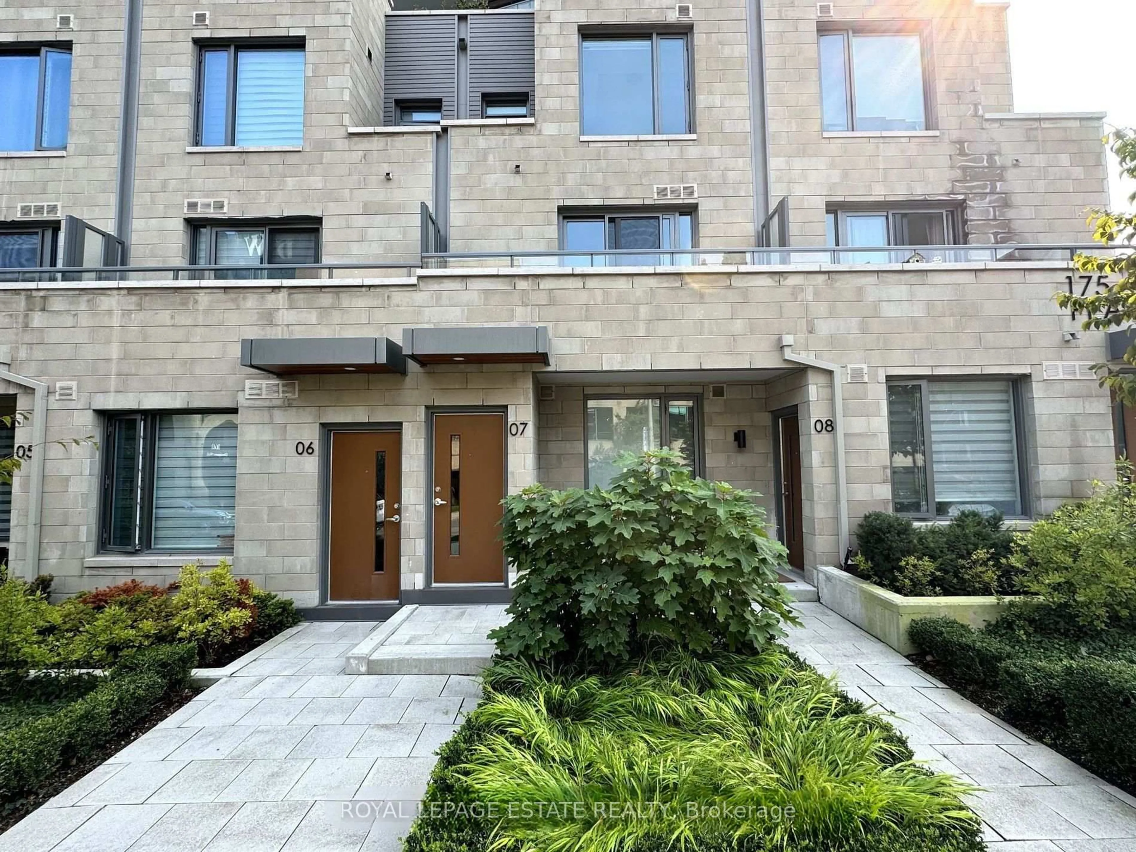 Unknown for 175 Pears Ave #Th8, Toronto Ontario M5R 0C1
