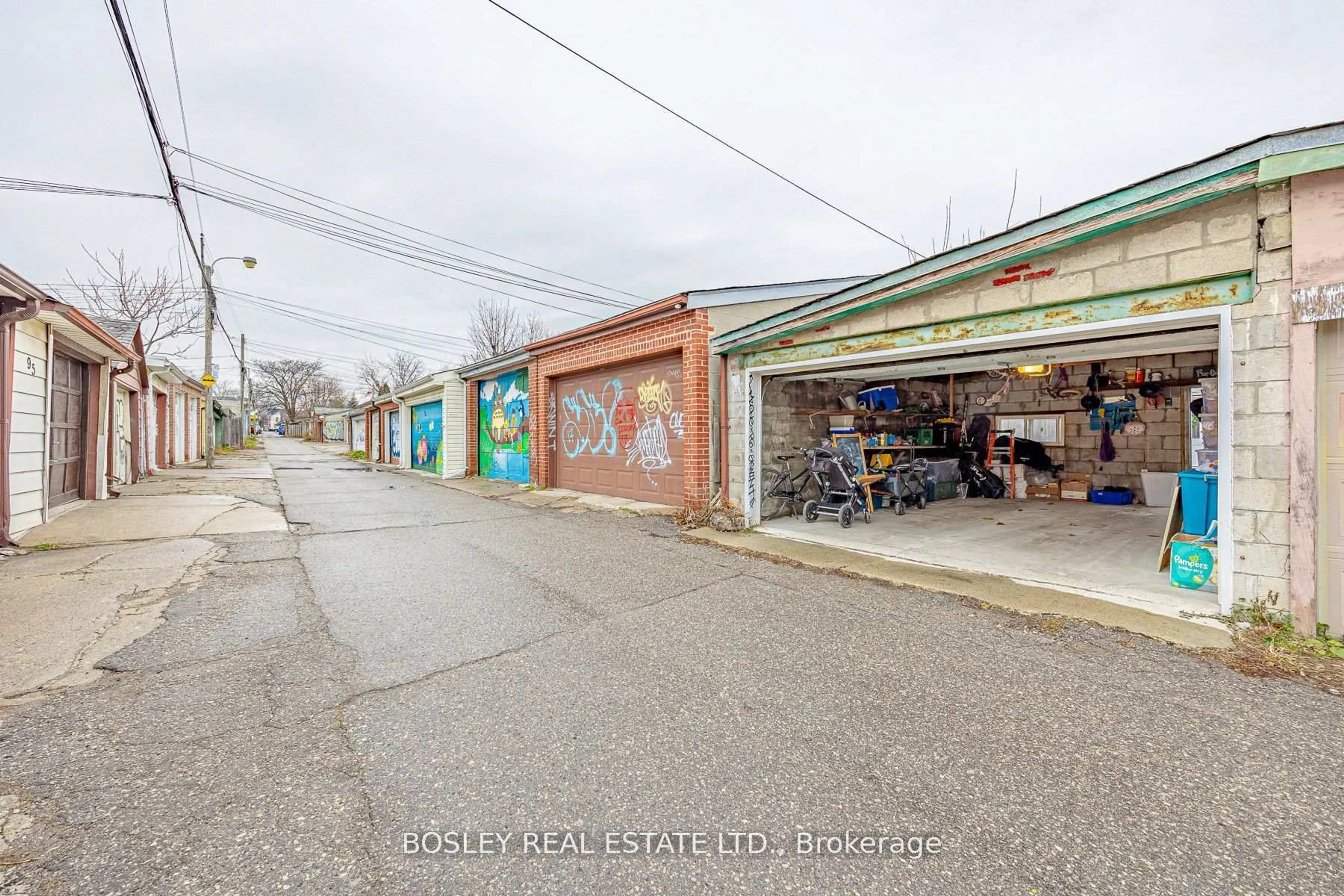 A pic from outside/outdoor area/front of a property/back of a property/a pic from drone, street for 58 Palmerston Ave, Toronto Ontario M6J 2J1