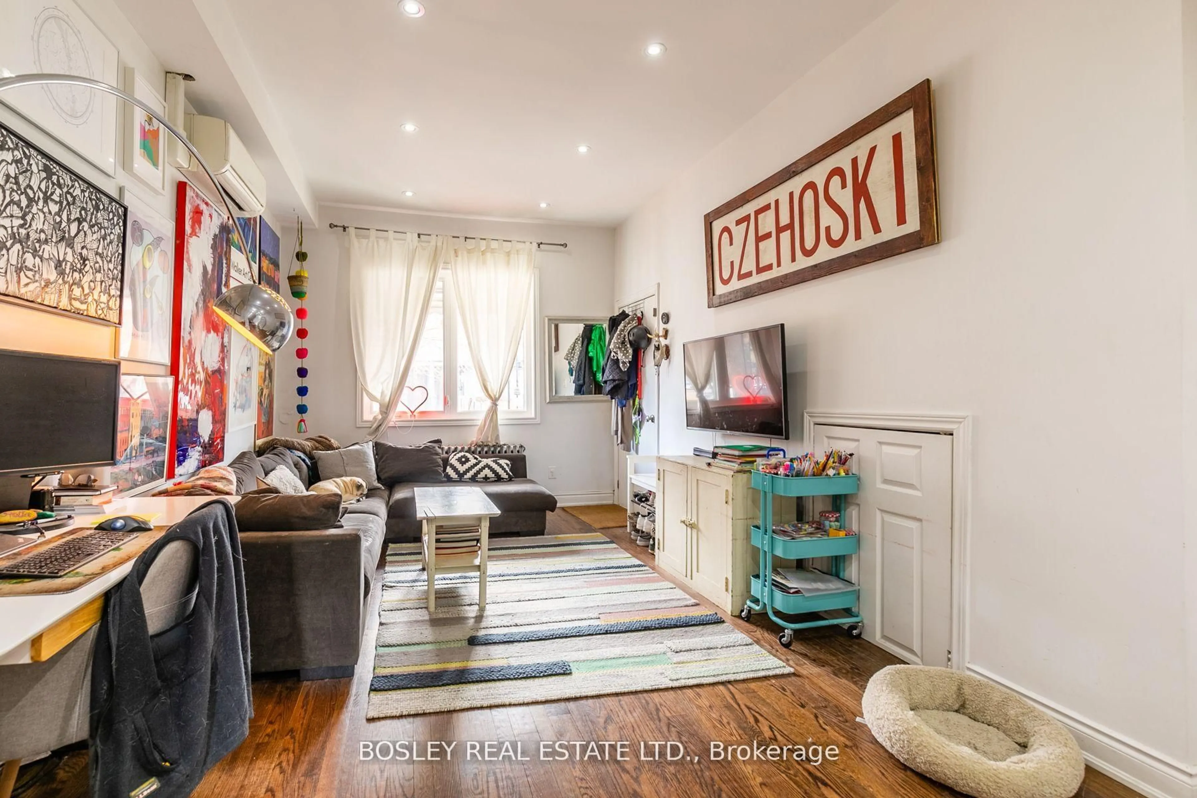 Living room with furniture, wood/laminate floor for 58 Palmerston Ave, Toronto Ontario M6J 2J1