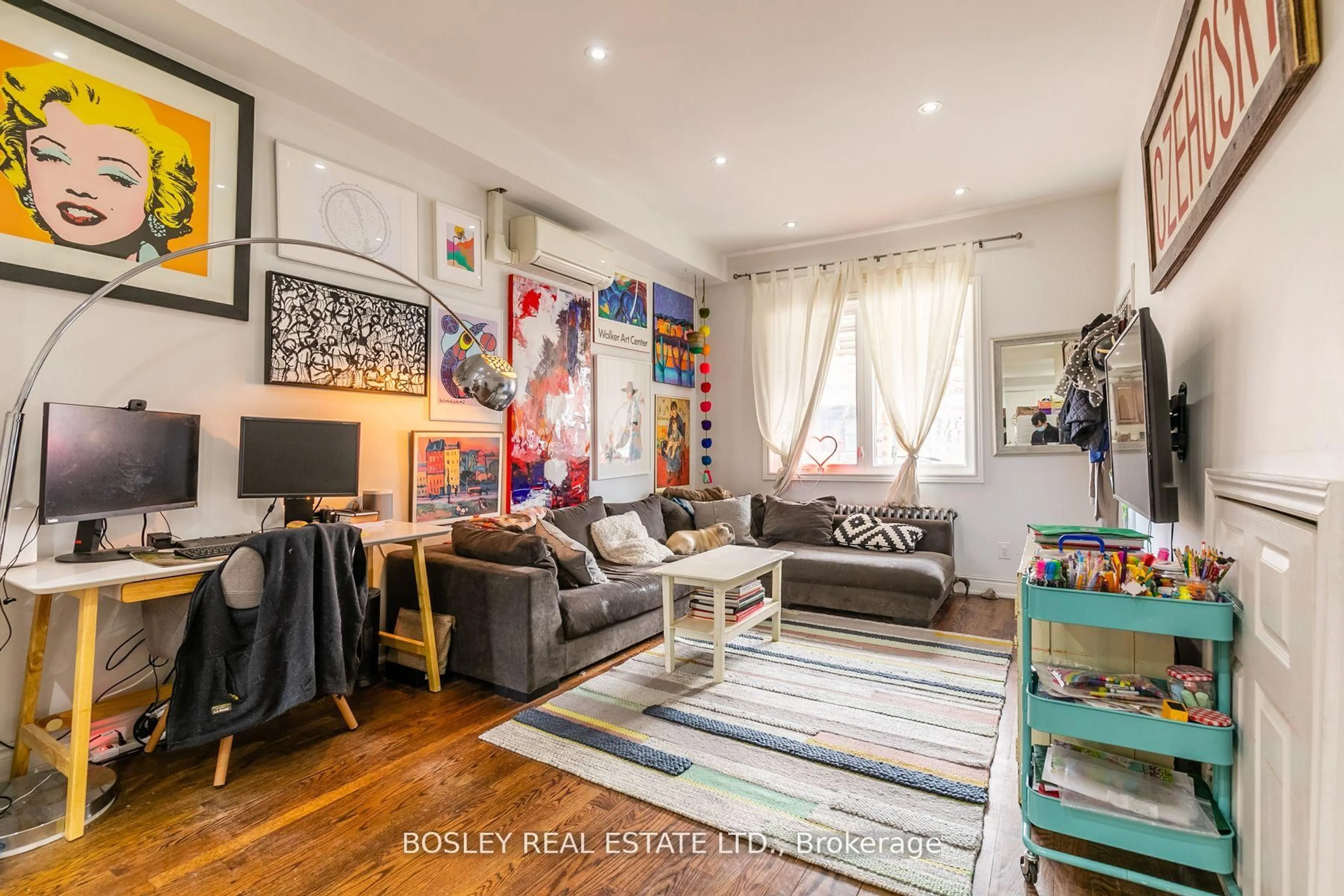 Living room with furniture, unknown for 58 Palmerston Ave, Toronto Ontario M6J 2J1