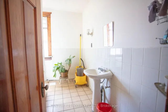 Additional property image - 35 Huron St