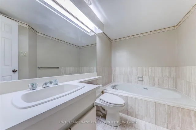 Additional property image - 3900 Yonge St Unit 909