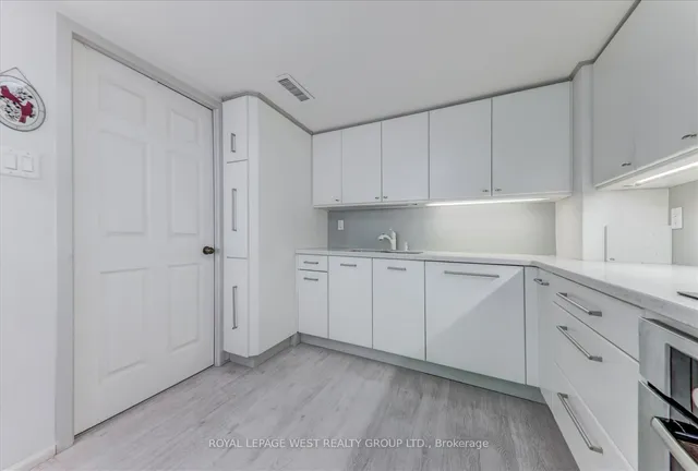 Additional property image - 3900 Yonge St Unit 909