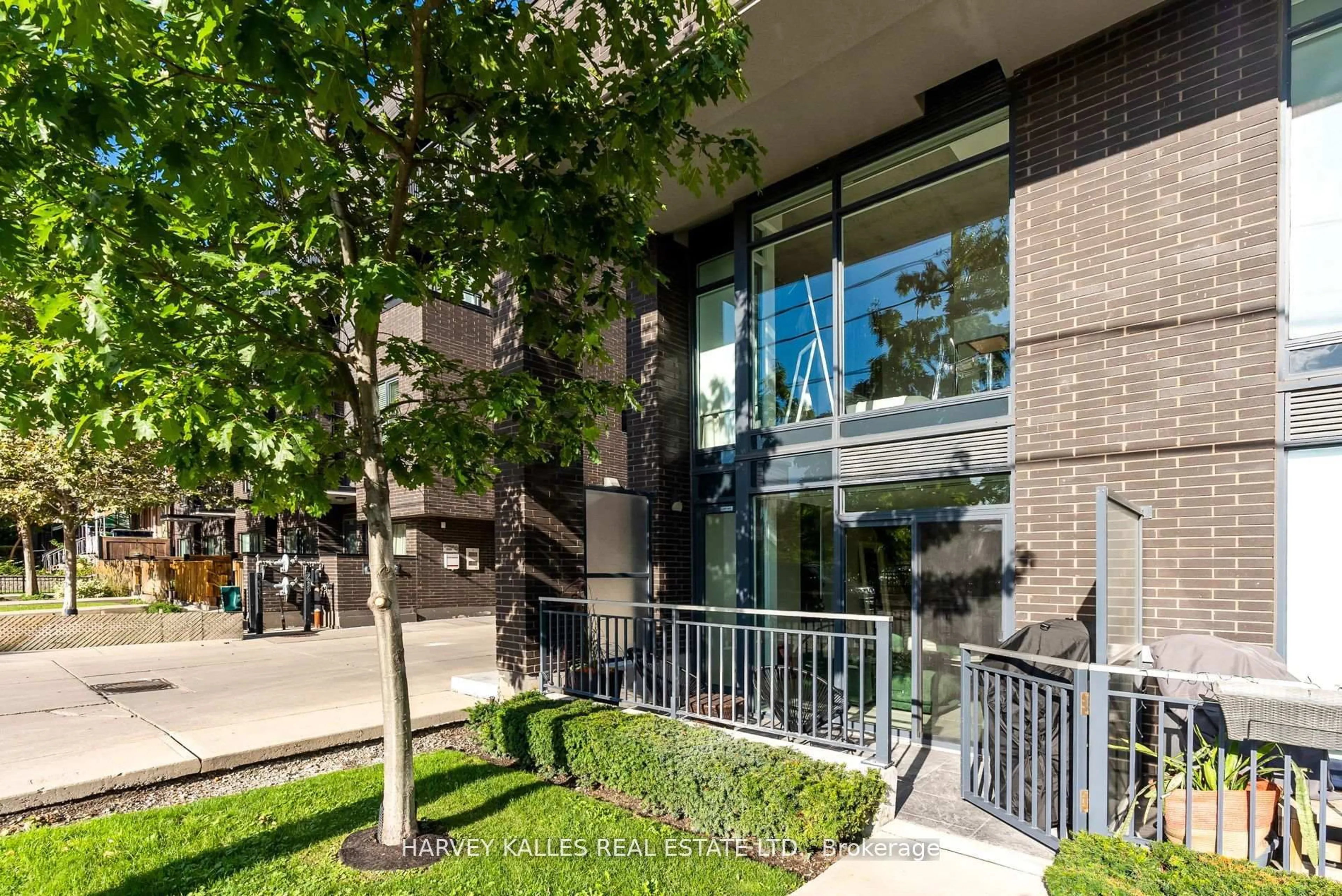 Unknown for 205 Manning Ave #104, Toronto Ontario M6J 0E2