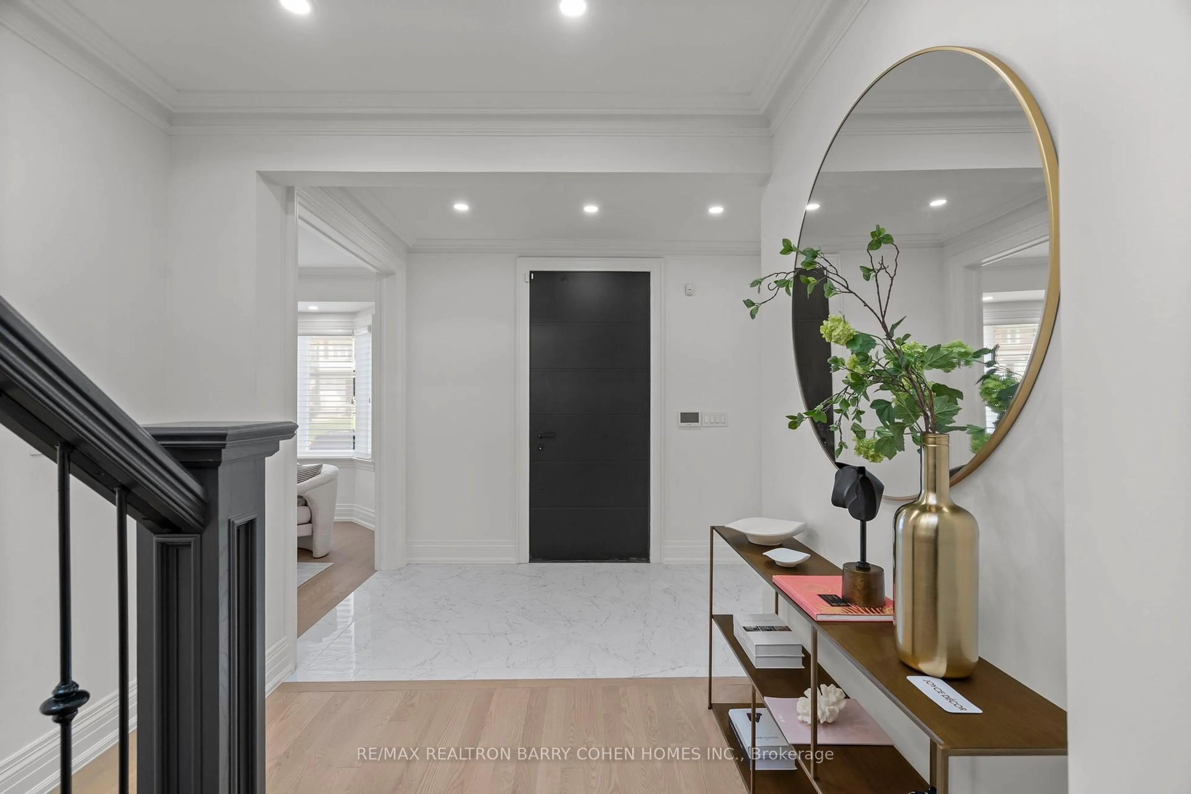 Indoor entryway for 267 St Leonards Ave, Toronto Ontario M4N 1K9