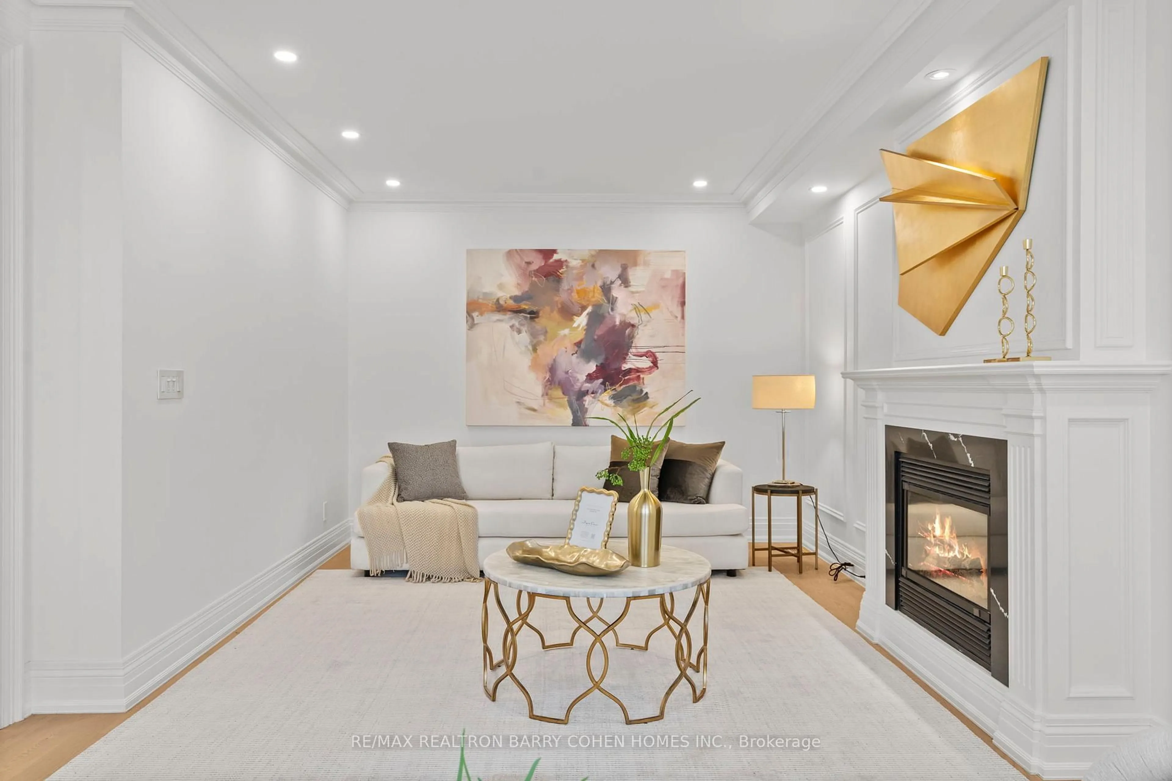 Living room with furniture, unknown for 267 St Leonards Ave, Toronto Ontario M4N 1K9