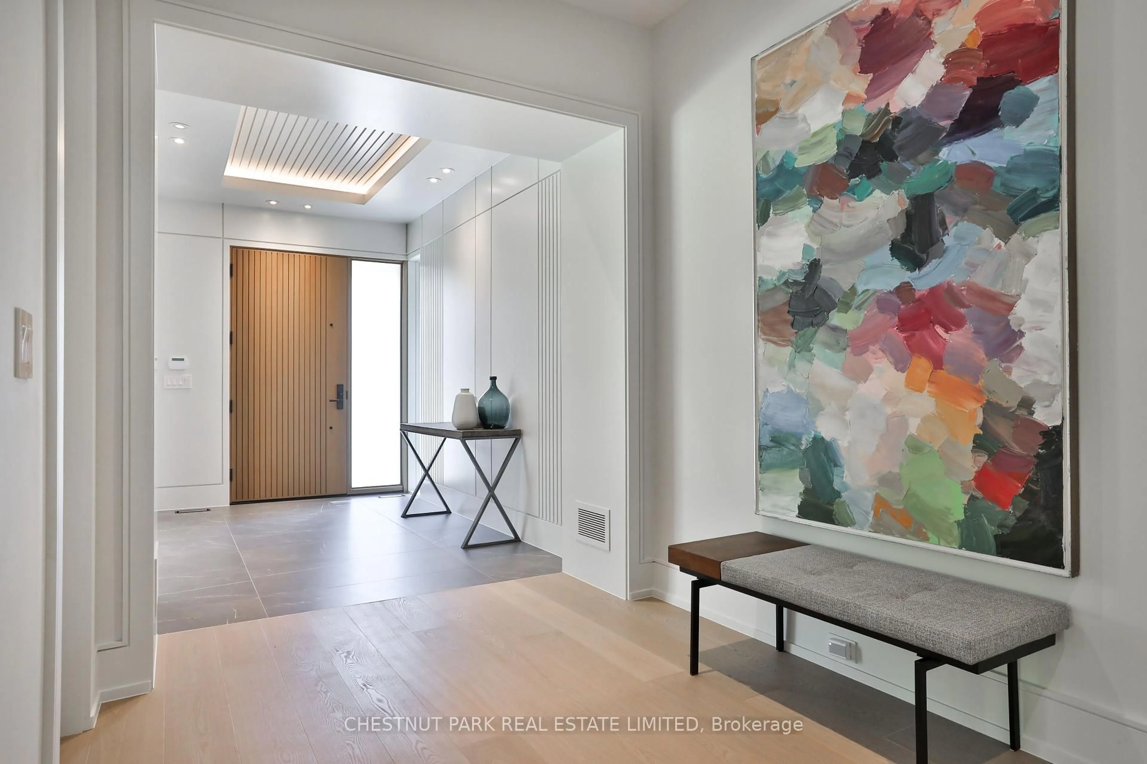 Indoor entryway for 2 Marchwood Dr, Toronto Ontario M3H 1J8