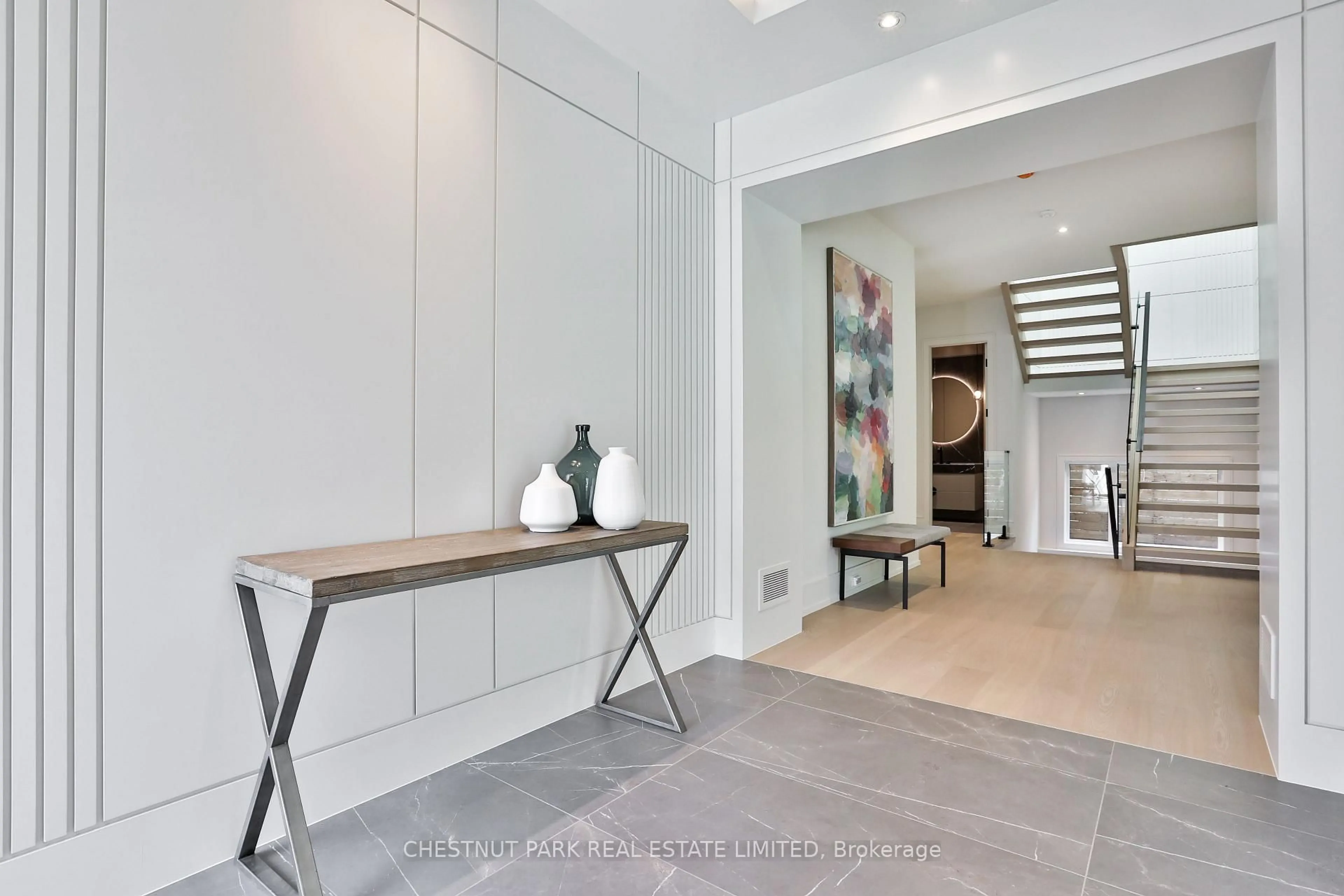 Indoor entryway for 2 Marchwood Dr, Toronto Ontario M3H 1J8