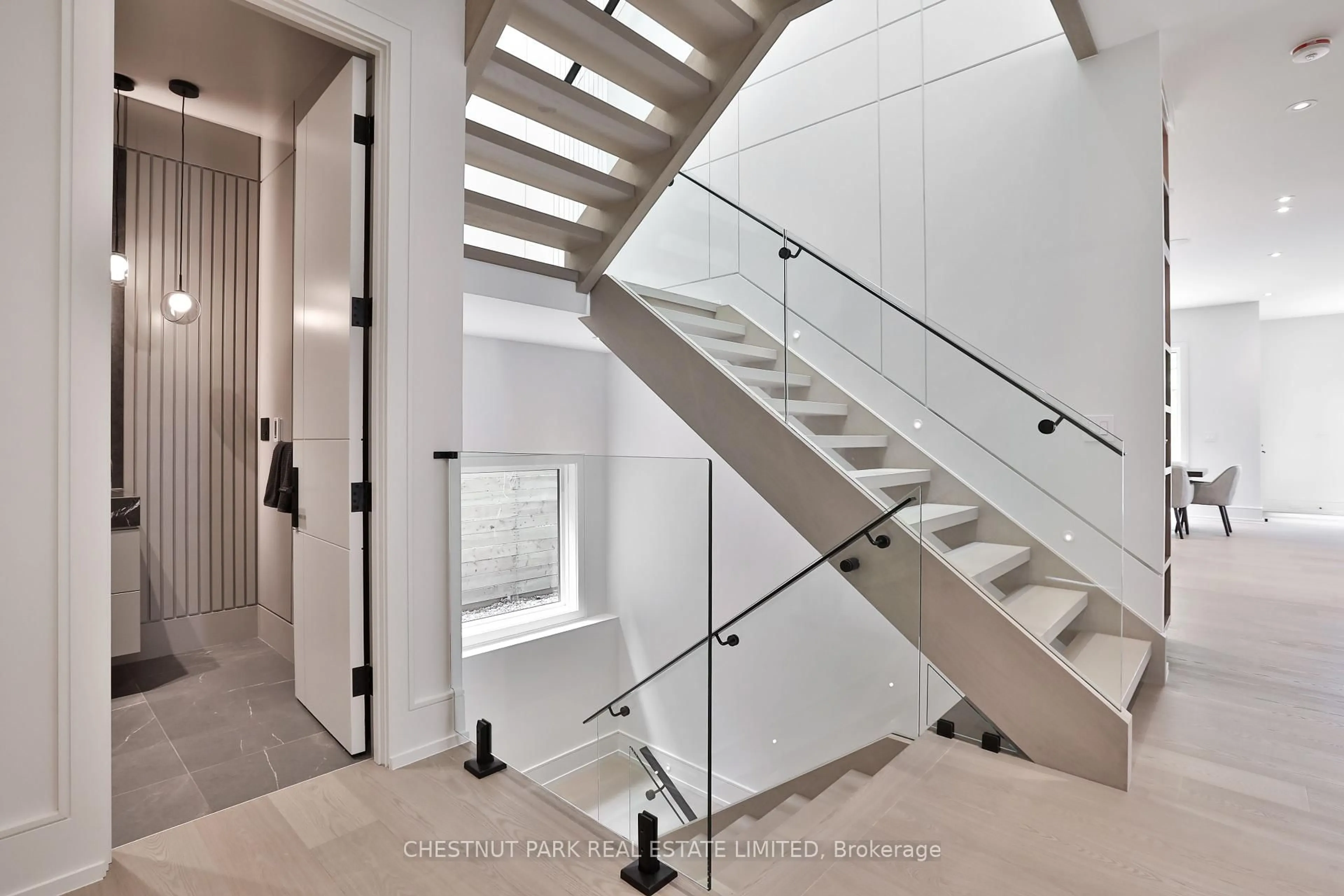 Stairs for 2 Marchwood Dr, Toronto Ontario M3H 1J8