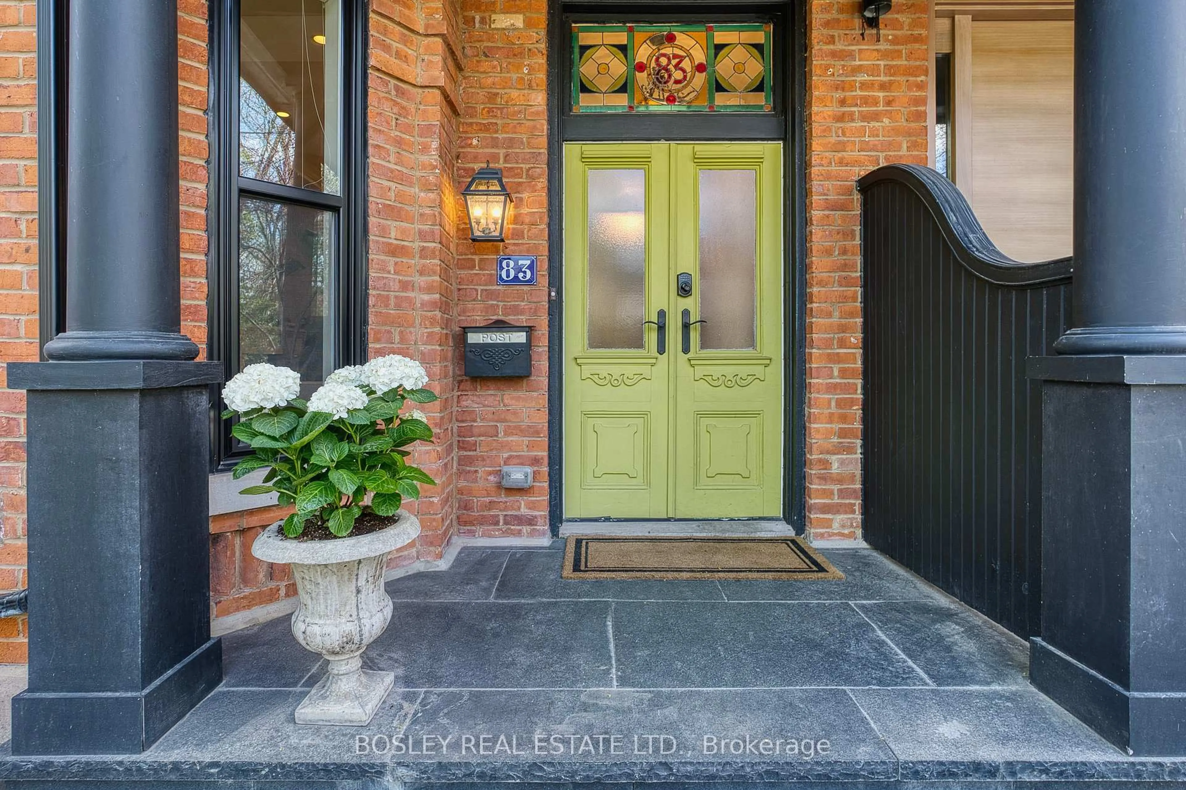 Indoor entryway for 83 Willcocks St, Toronto Ontario M5S 1C9