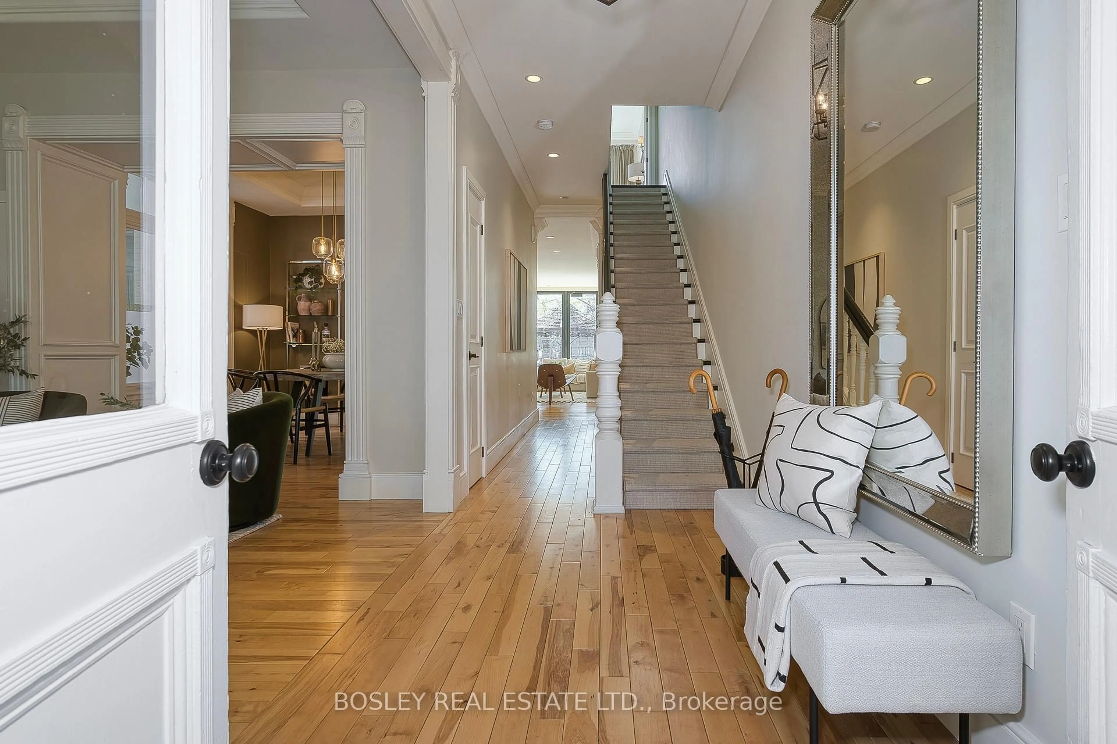 Indoor entryway for 83 Willcocks St, Toronto Ontario M5S 1C9